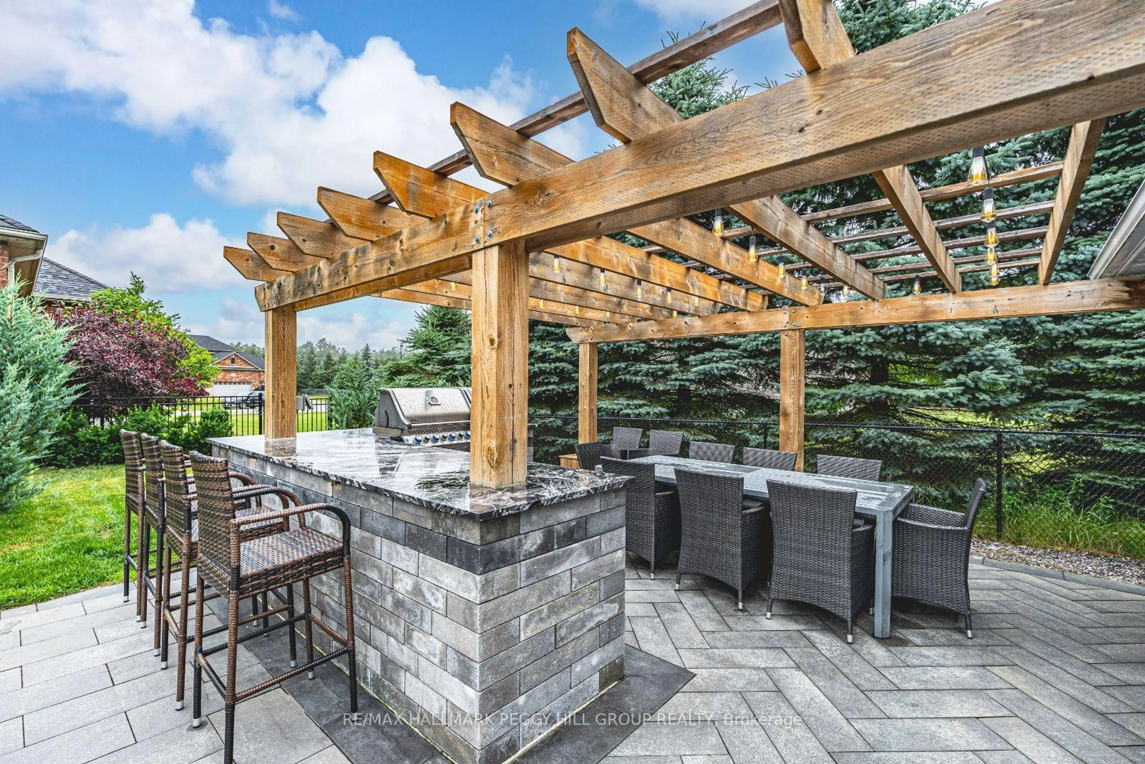 Patio, mountain view for 5 Munro Crt, Springwater Ontario L9X 0H6