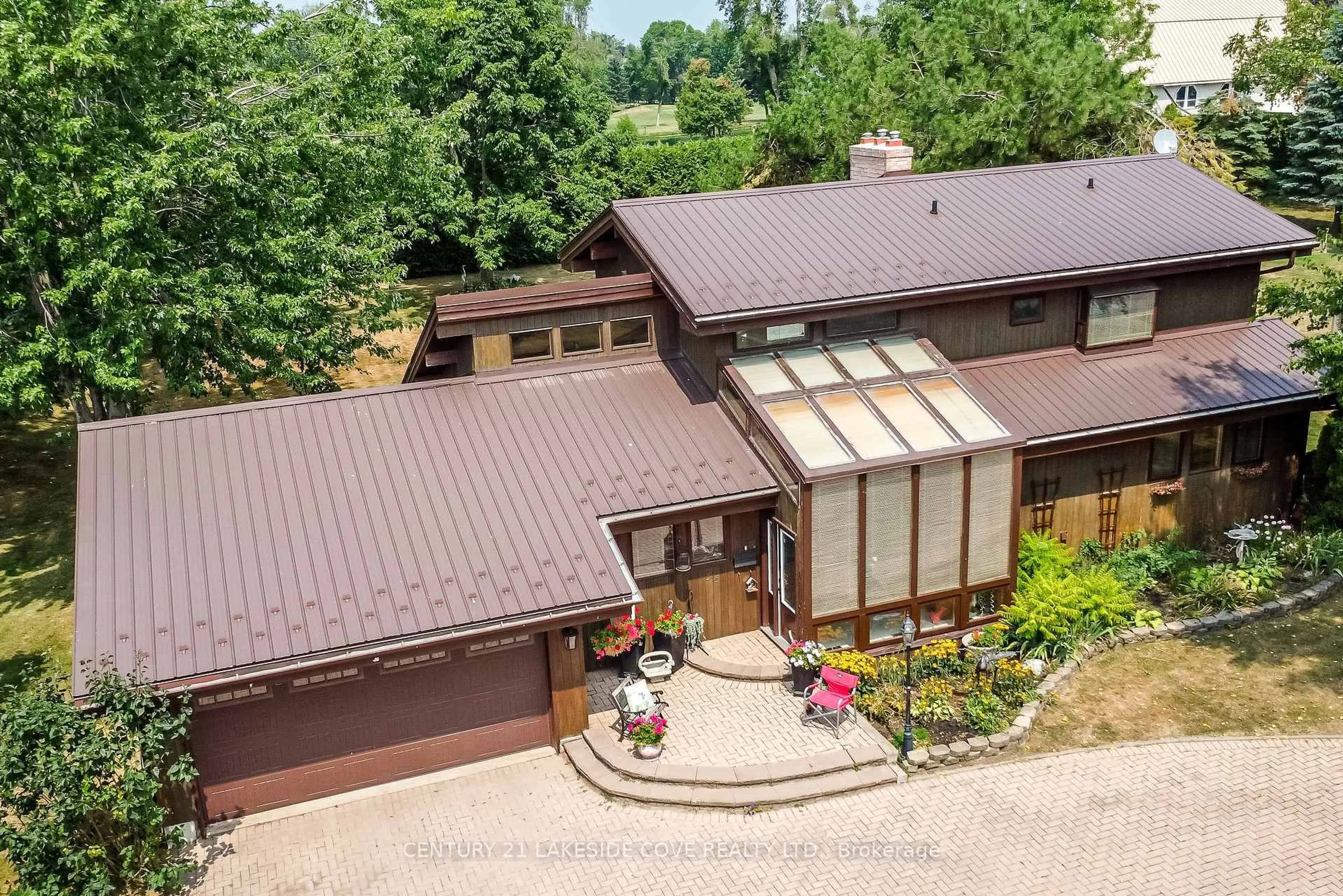 A pic from outside/outdoor area/front of a property/back of a property/a pic from drone, unknown for 135 Bayshore Dr, Ramara Ontario L0K 1B0
