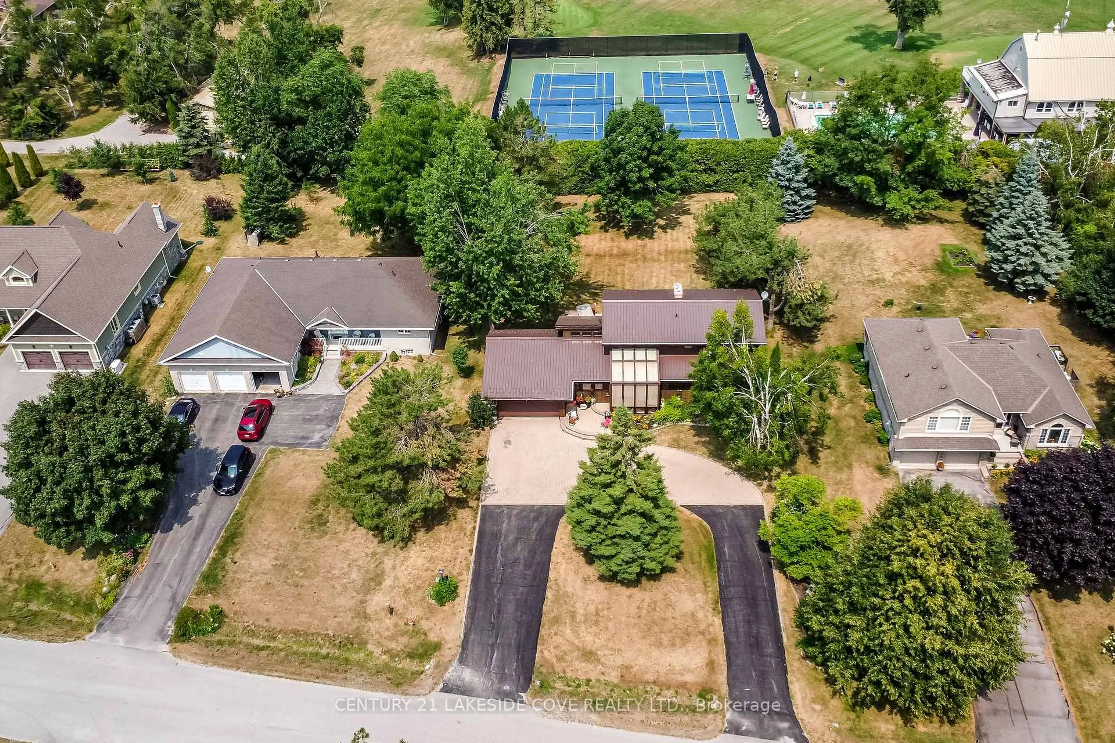 A pic from outside/outdoor area/front of a property/back of a property/a pic from drone, unknown for 135 Bayshore Dr, Ramara Ontario L0K 1B0