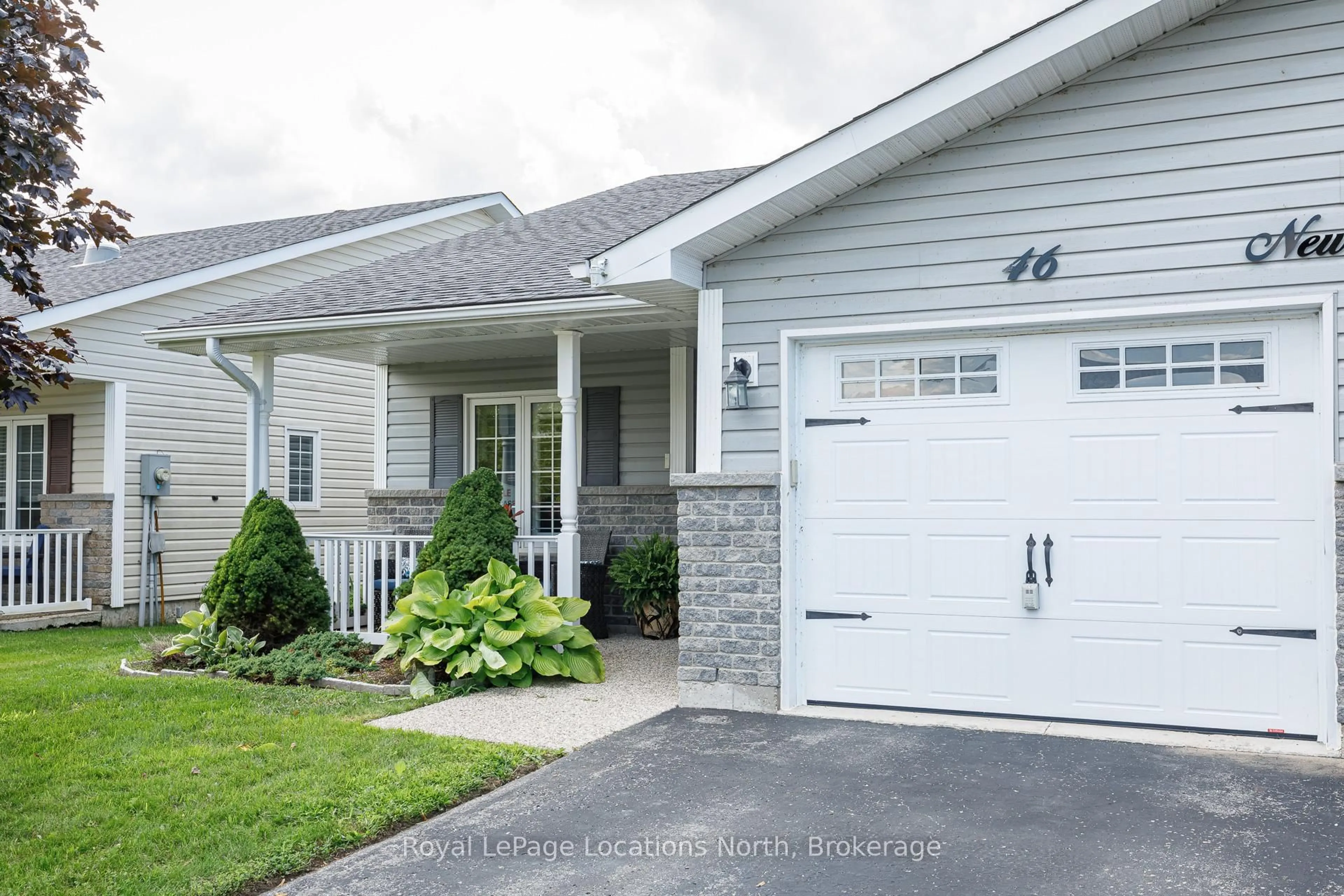 Home with vinyl exterior material, street for 46 new york Ave, Wasaga Beach Ontario L9Z 3A8