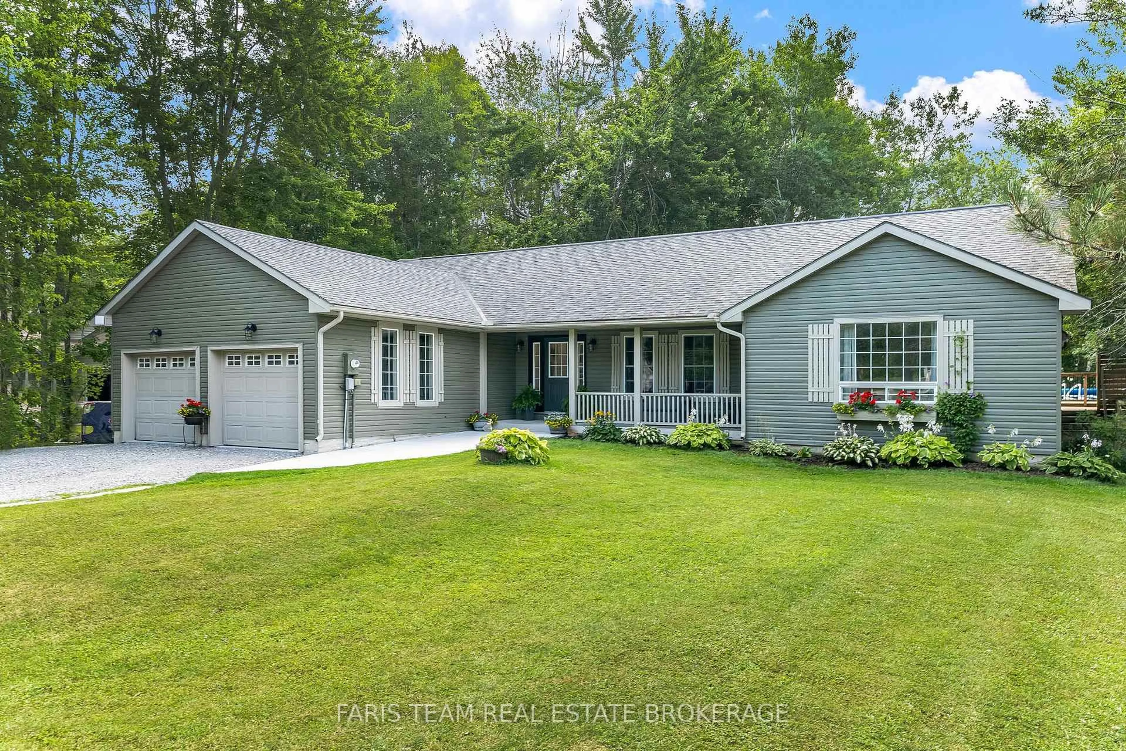 Home with vinyl exterior material, street for 3563 Timberline Ave, Severn Ontario L3V 0V8