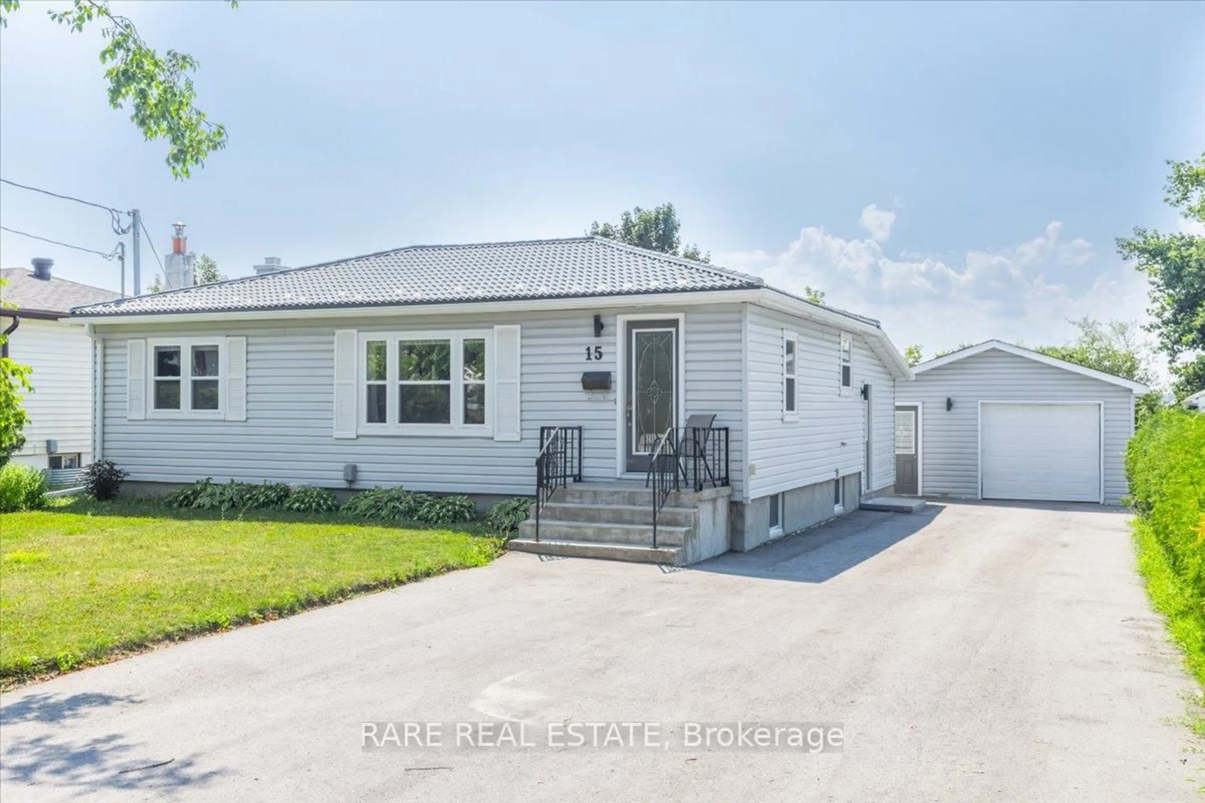 Home with vinyl exterior material, street for 15 DERBY St, Orillia Ontario L3V 5R4