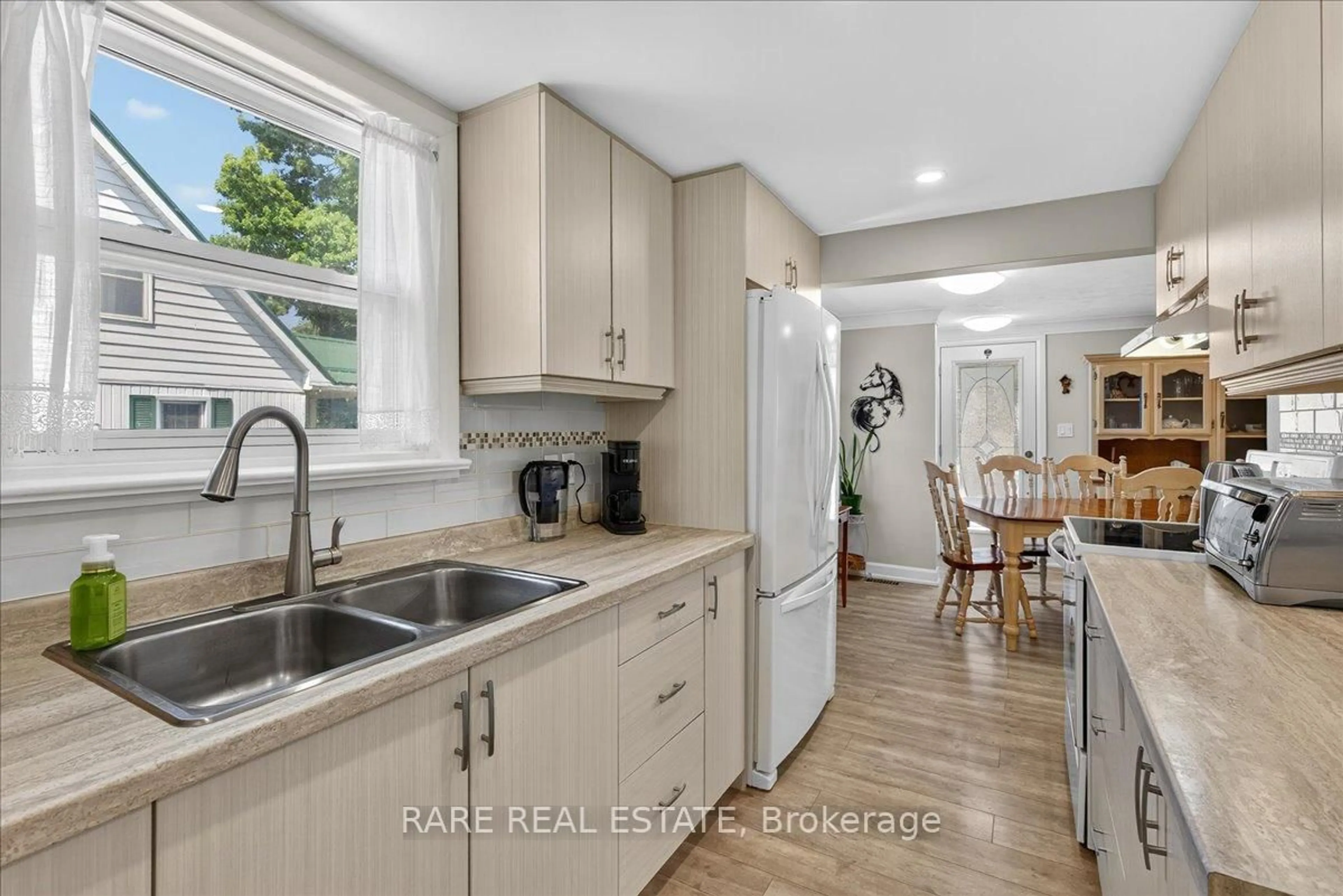Open concept kitchen, unknown for 15 DERBY St, Orillia Ontario L3V 5R4