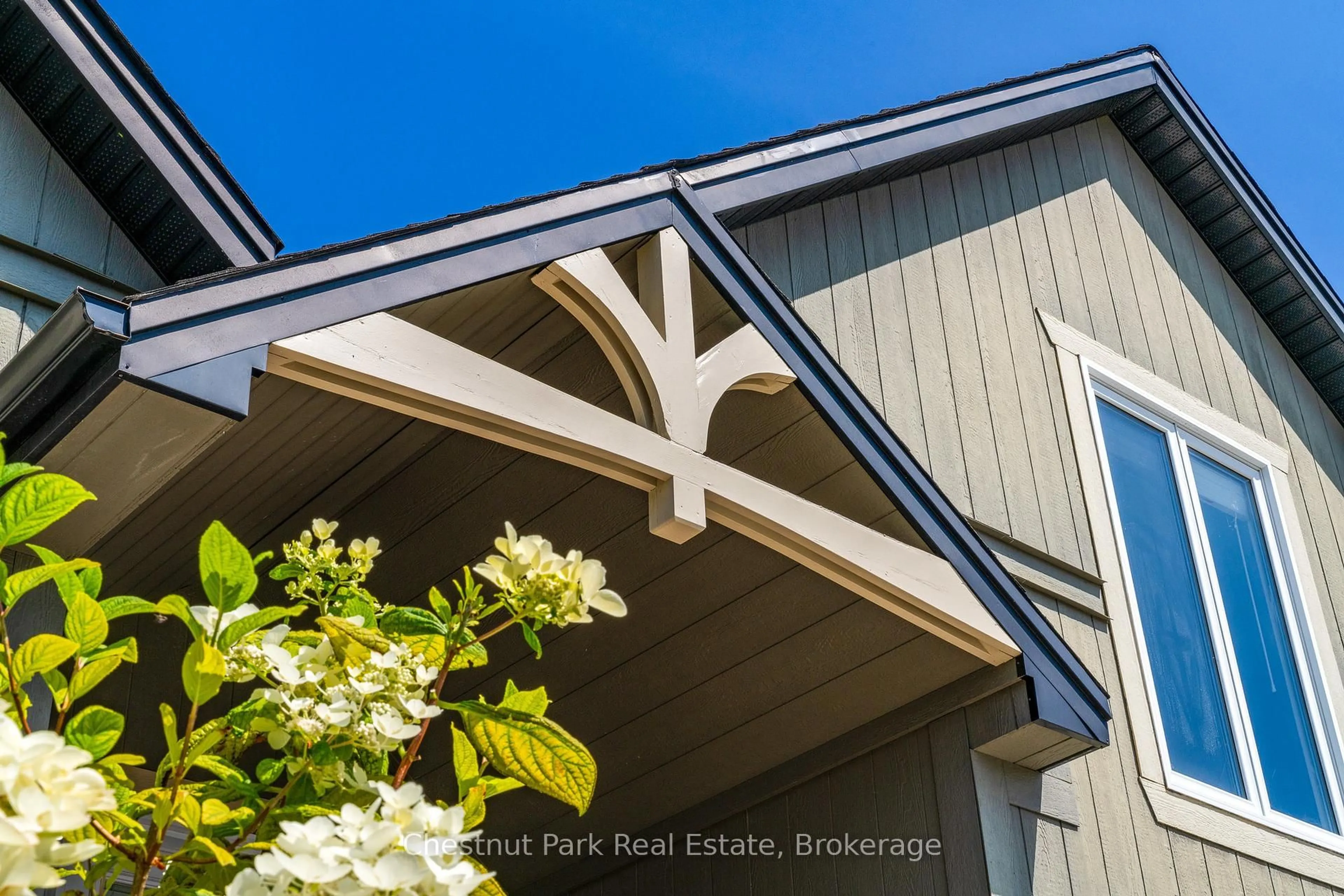 Home with vinyl exterior material, street for 77 Findlay Dr, Collingwood Ontario L9Y 0G6