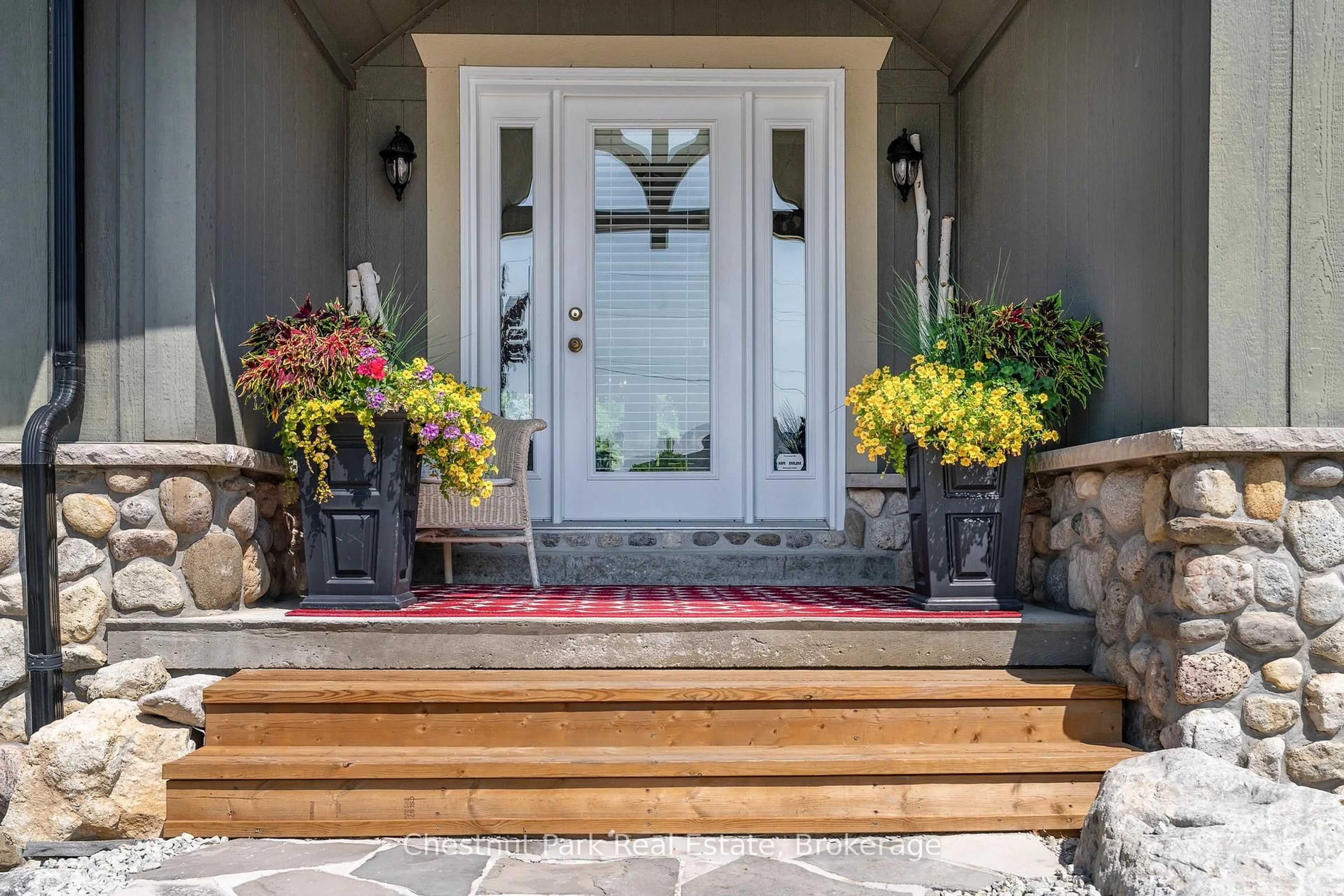 Indoor entryway for 77 Findlay Dr, Collingwood Ontario L9Y 0G6