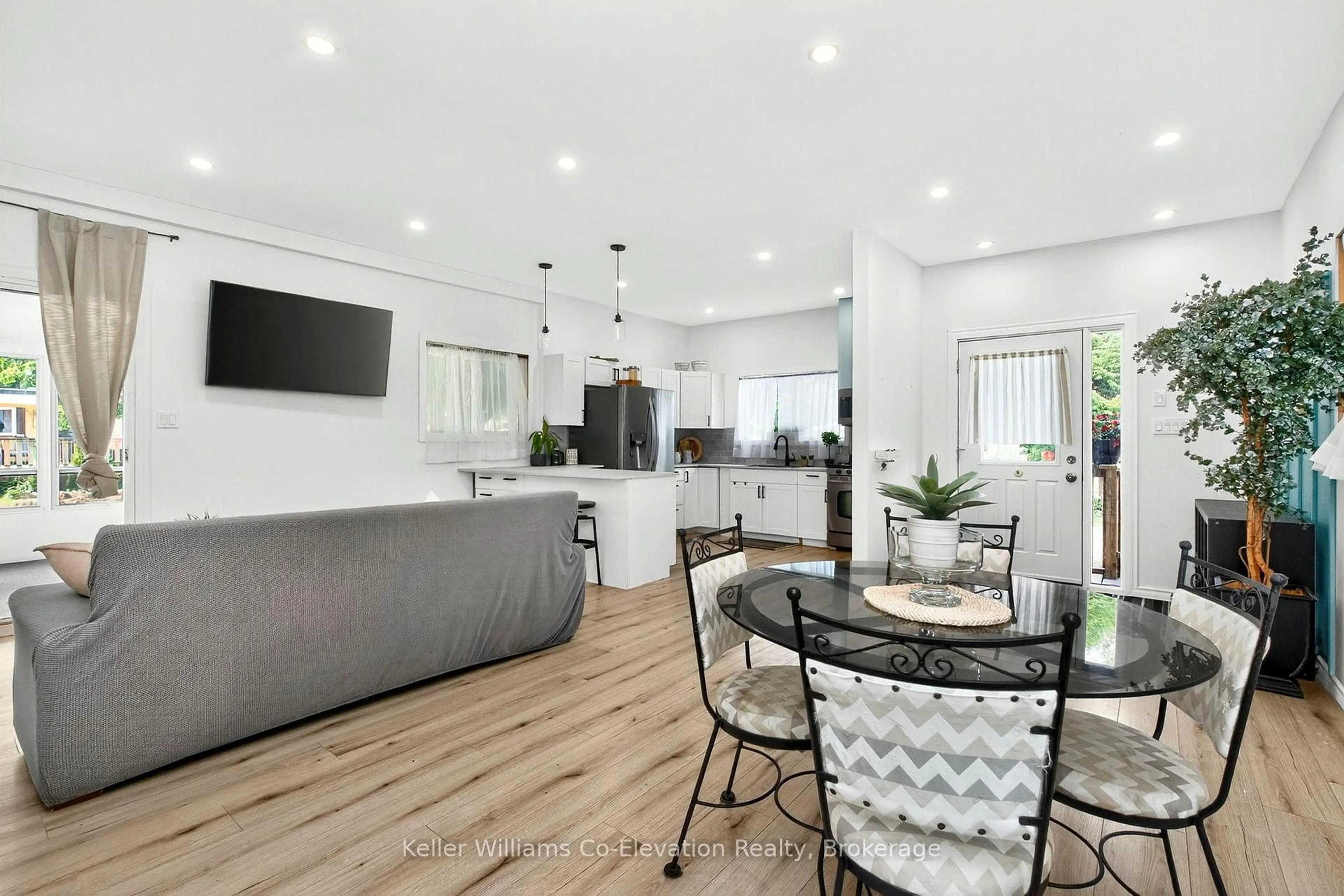 Open concept kitchen, unknown for 19 Vic's Rd, Midland Ontario L4R 0B8