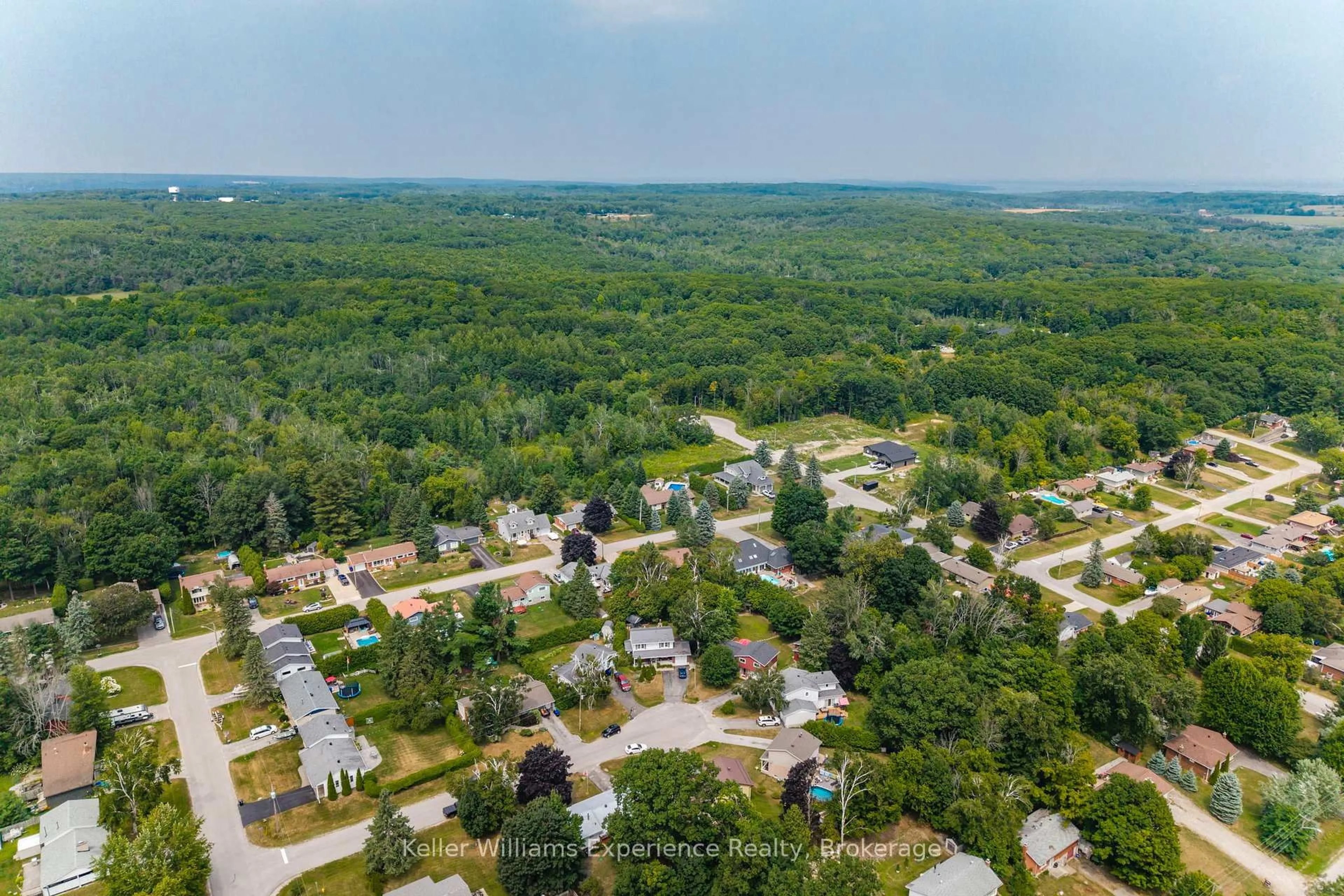 A pic from outside/outdoor area/front of a property/back of a property/a pic from drone, forest/trees view for 1128 Edgar Crt, Midland Ontario L4R 5J1