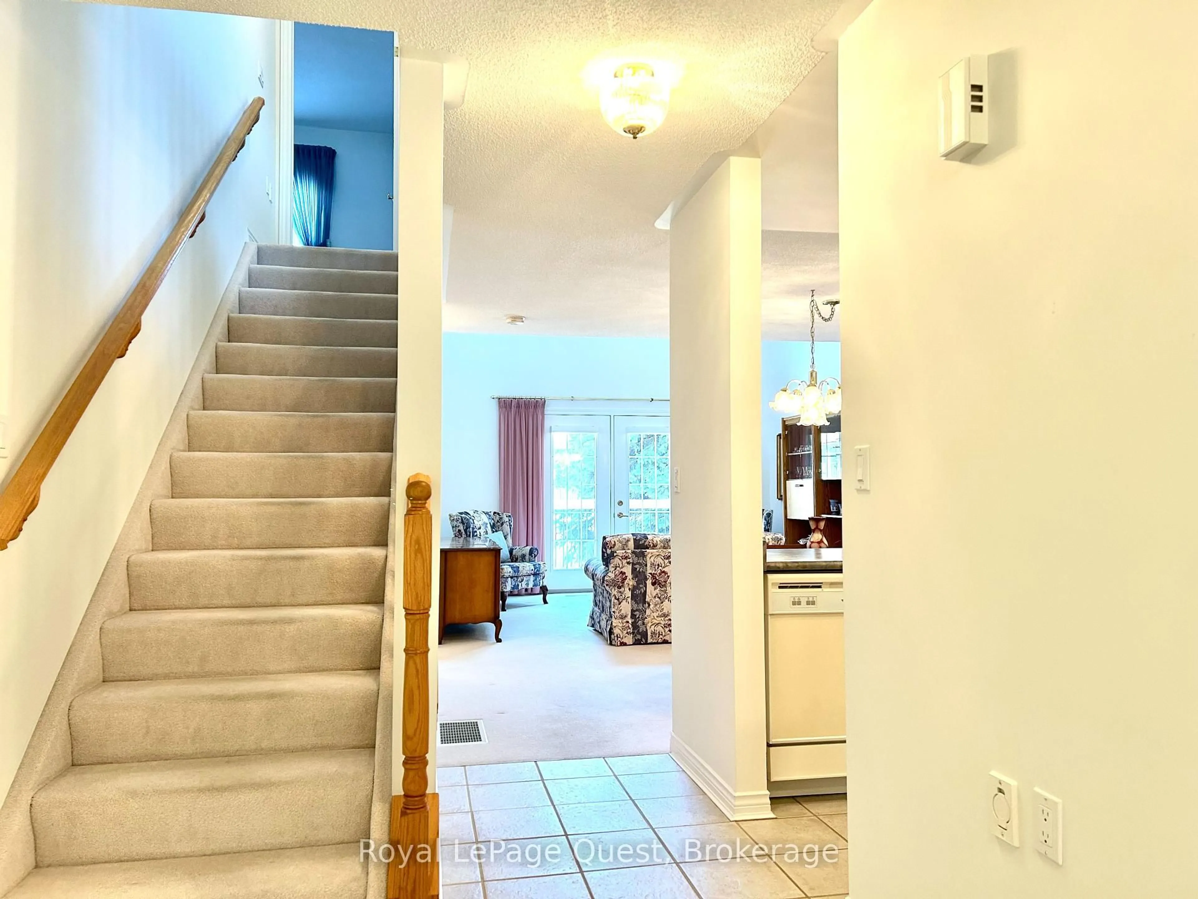 Indoor foyer for 55 Museum Dr #602, Orillia Ontario L3V 7T9