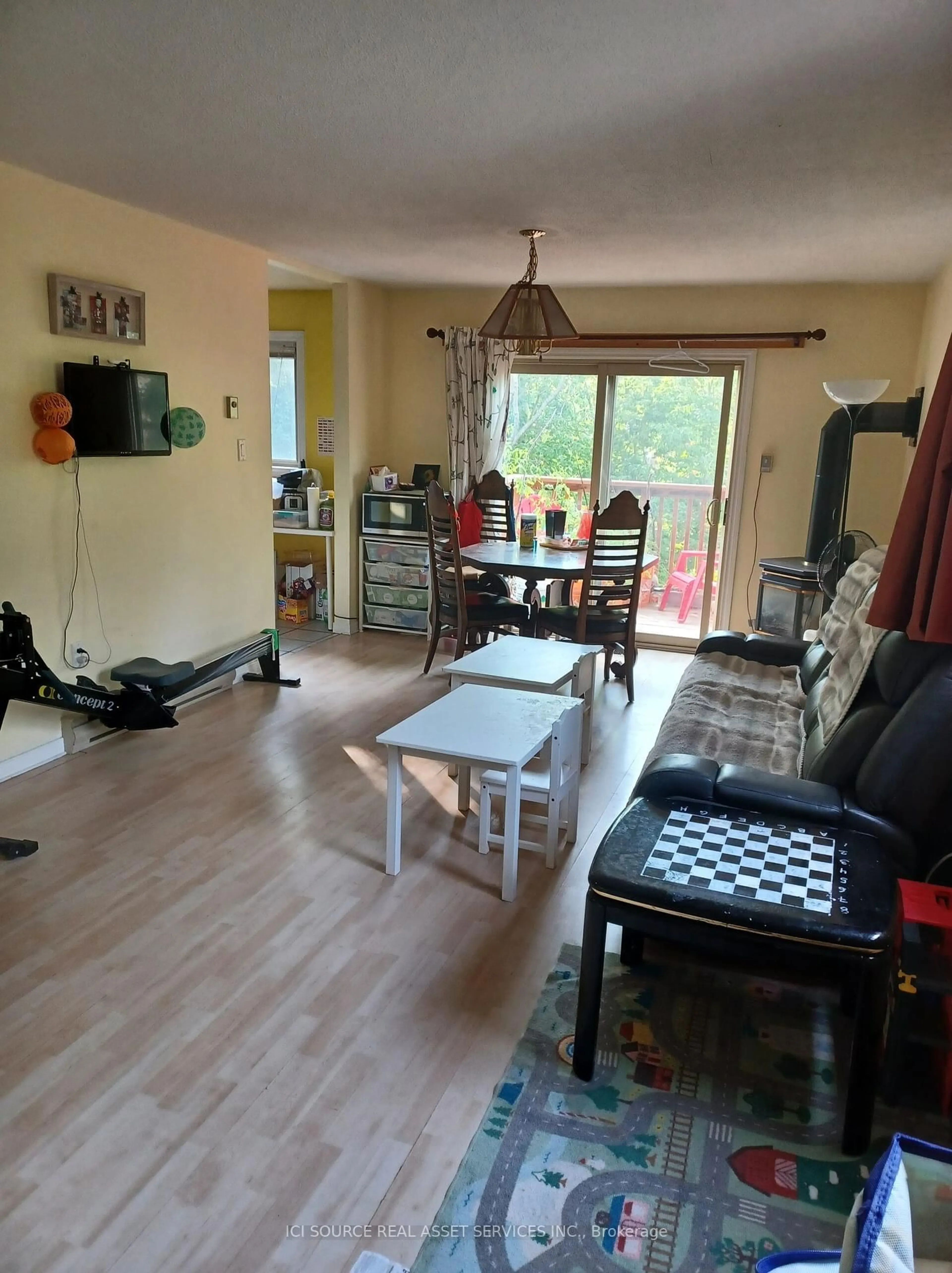 Living room with furniture, unknown for 21 Evergreen Crt #7, Barrie Ontario L4N 6W8