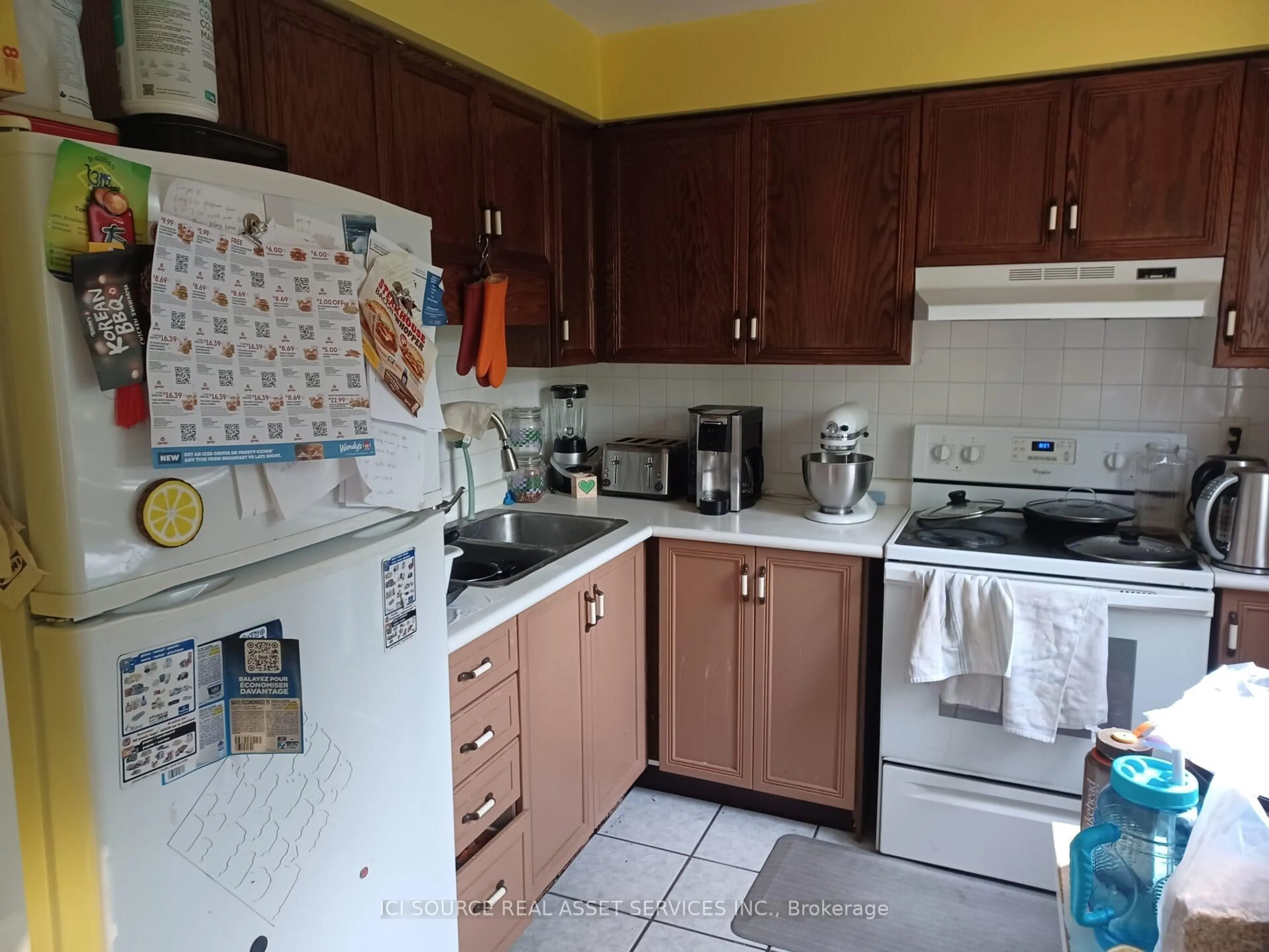 Standard kitchen, unknown for 21 Evergreen Crt #7, Barrie Ontario L4N 6W8
