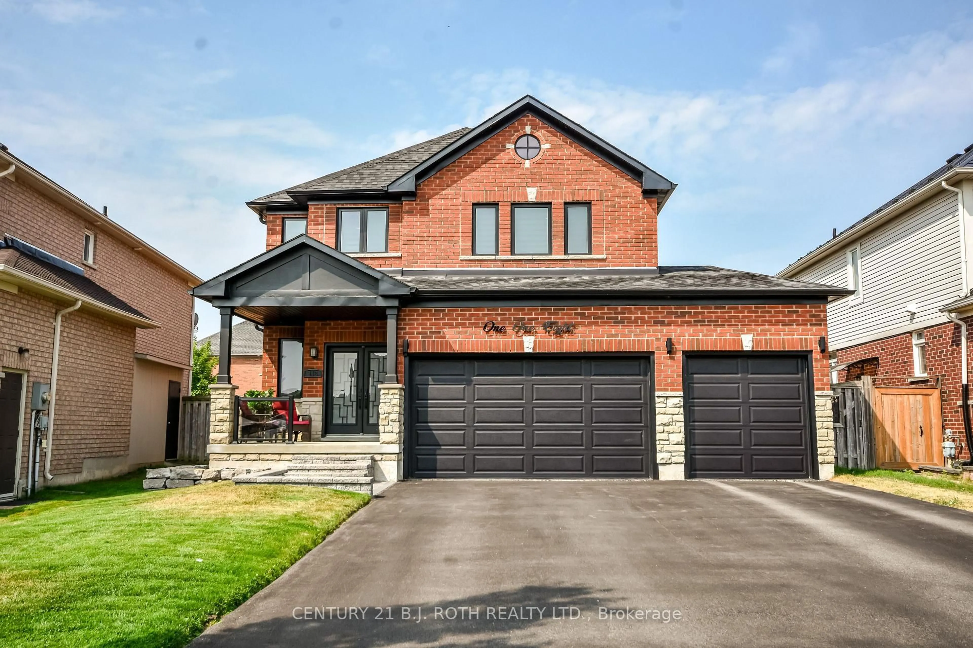 Home with brick exterior material, street for 118 The Queensway, Barrie Ontario L4M 0B1