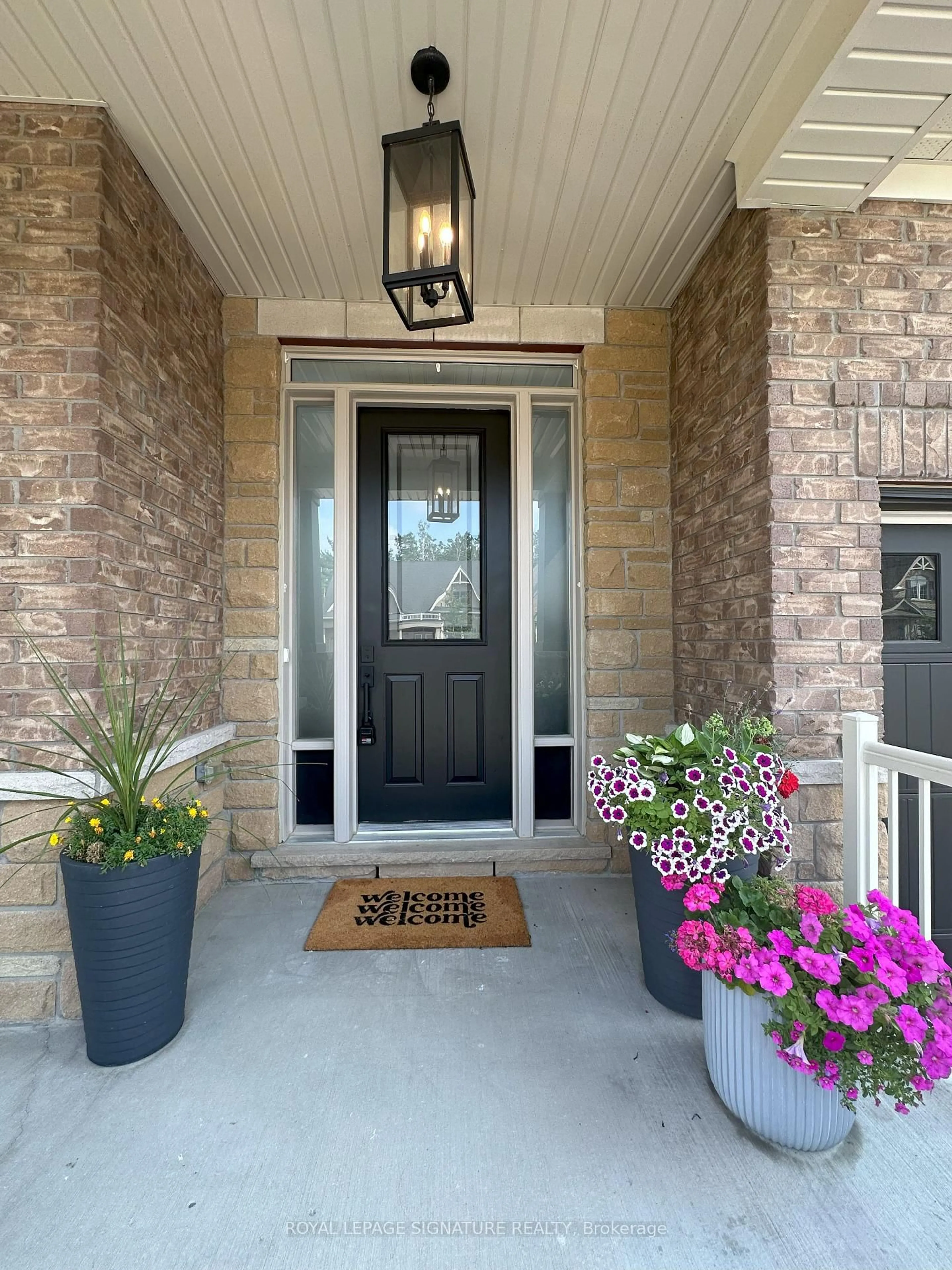 Indoor entryway for 27 Moreau Way, Springwater Ontario L9X 0S6