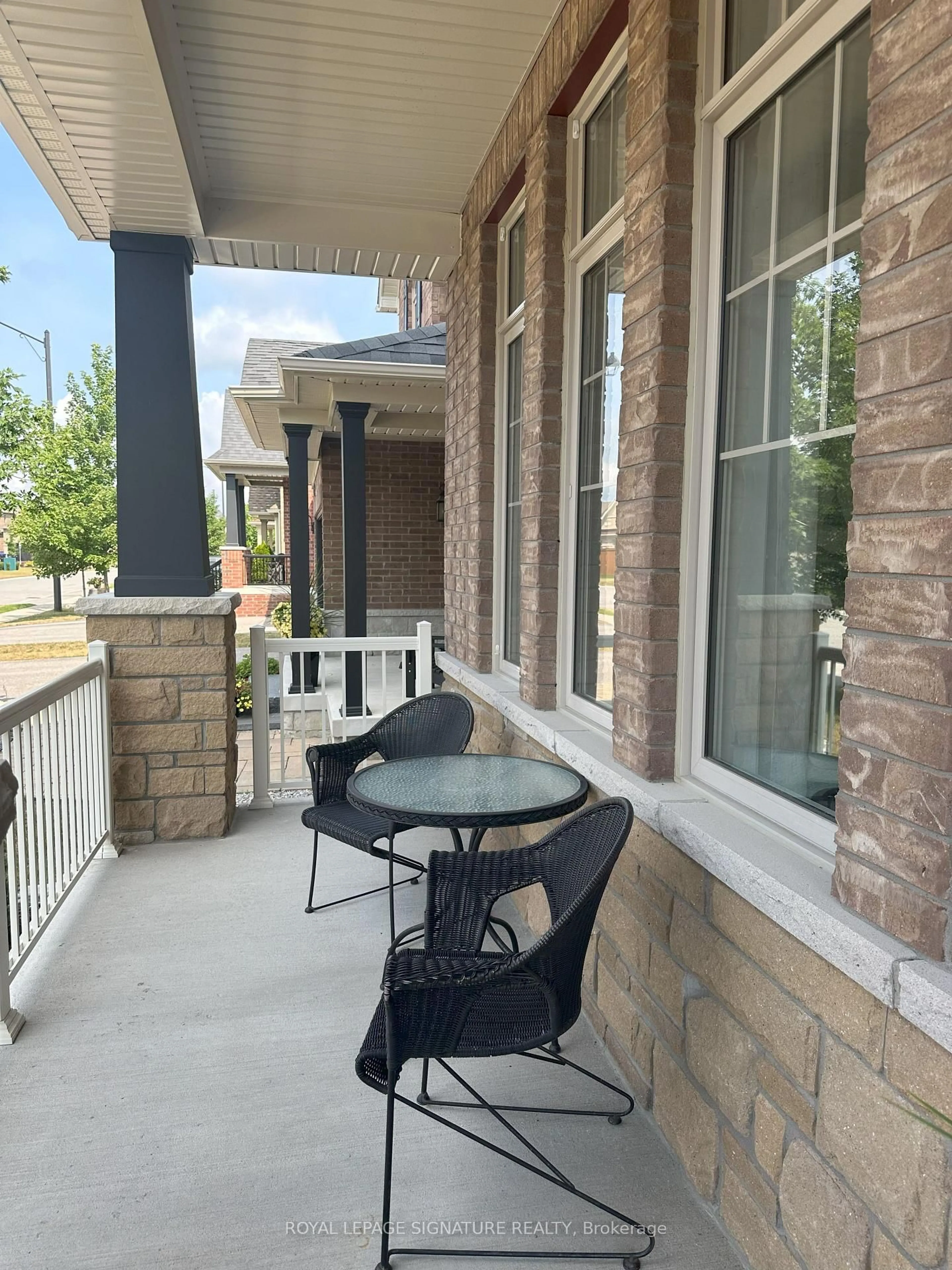 Patio, street for 27 Moreau Way, Springwater Ontario L9X 0S6