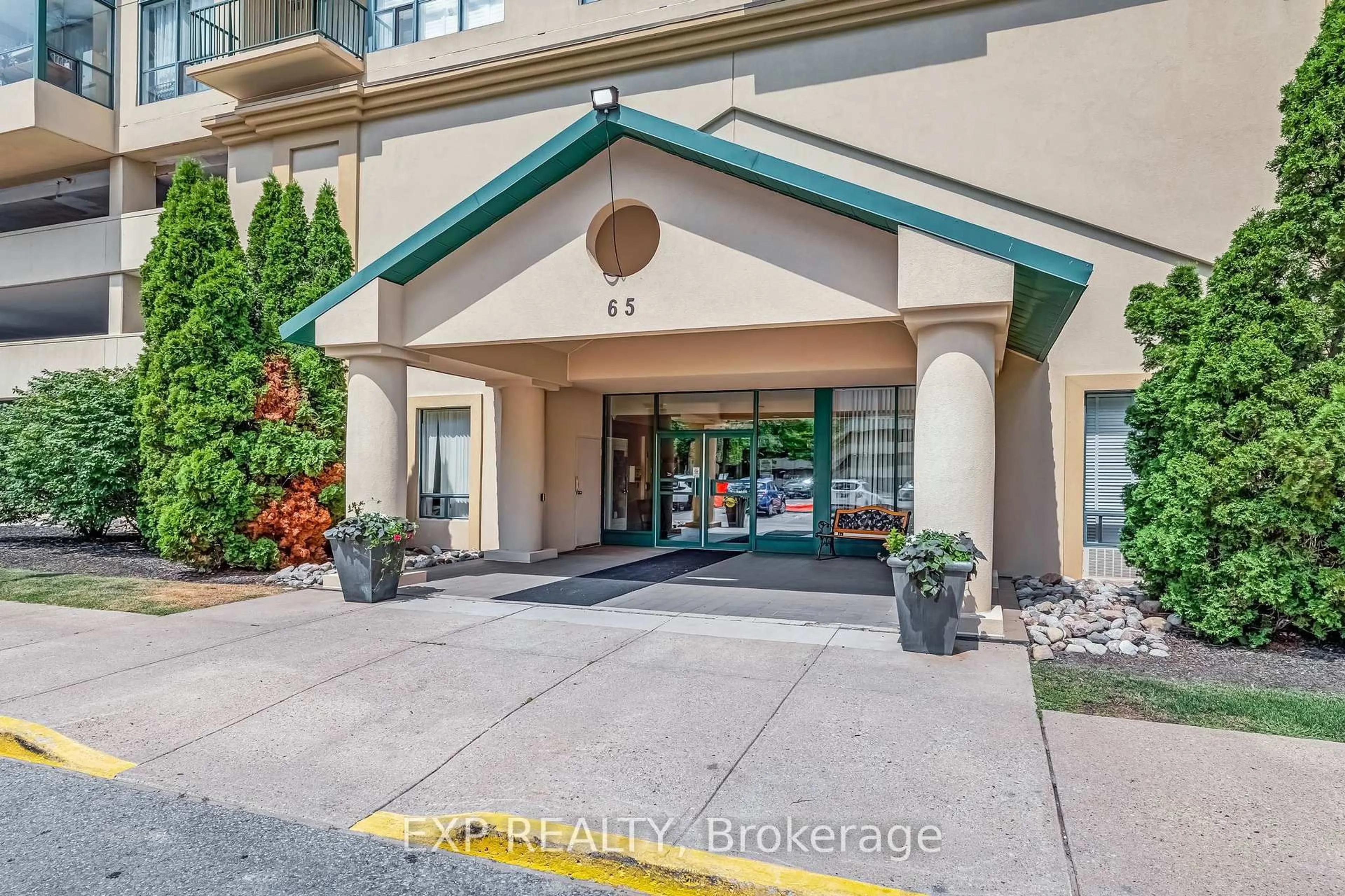 Indoor foyer for 65 Ellen St #1502, Barrie Ontario L4N 3A5