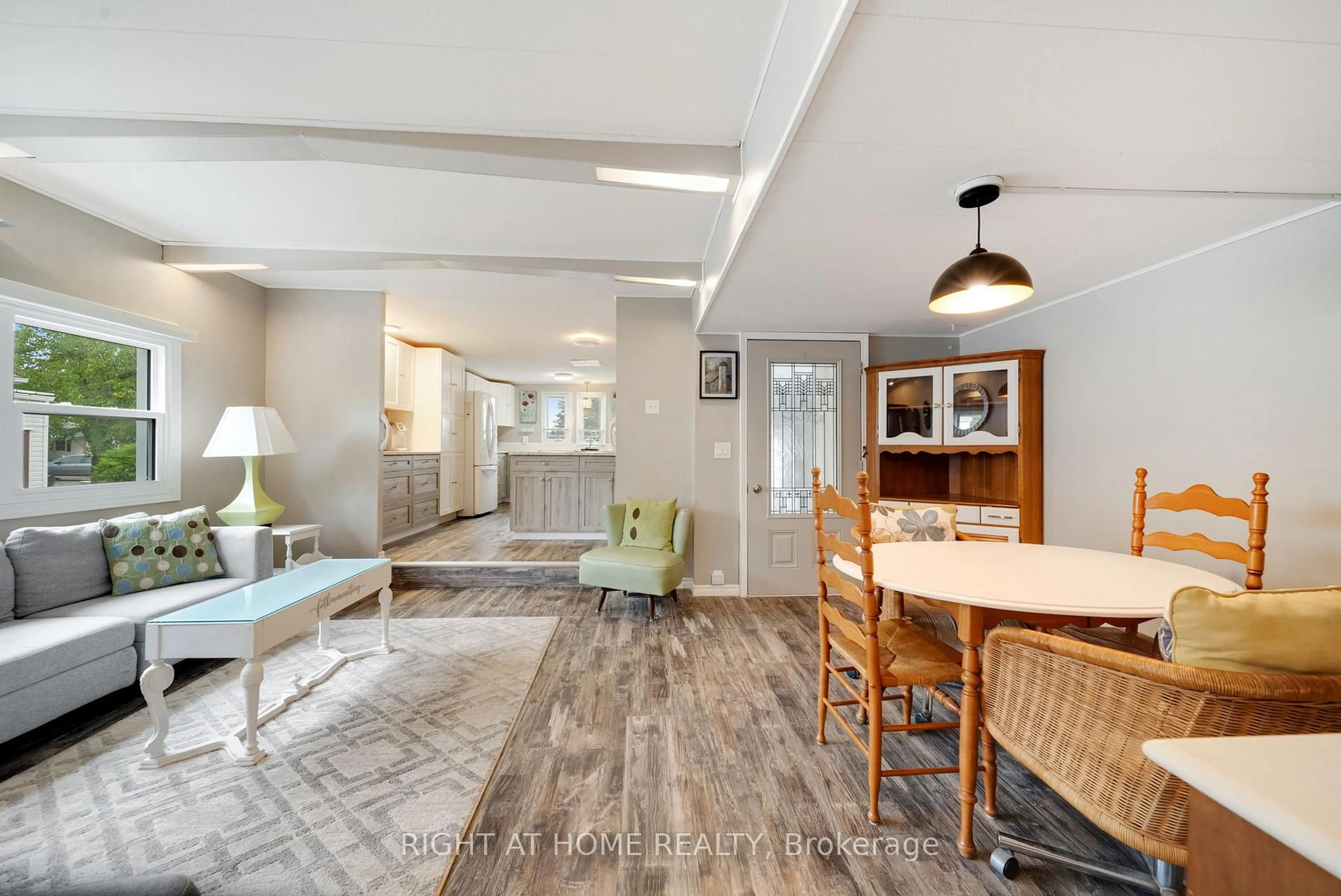 Open concept kitchen, unknown for 46 Cameron Dr, Oro-Medonte Ontario L0L 1T0
