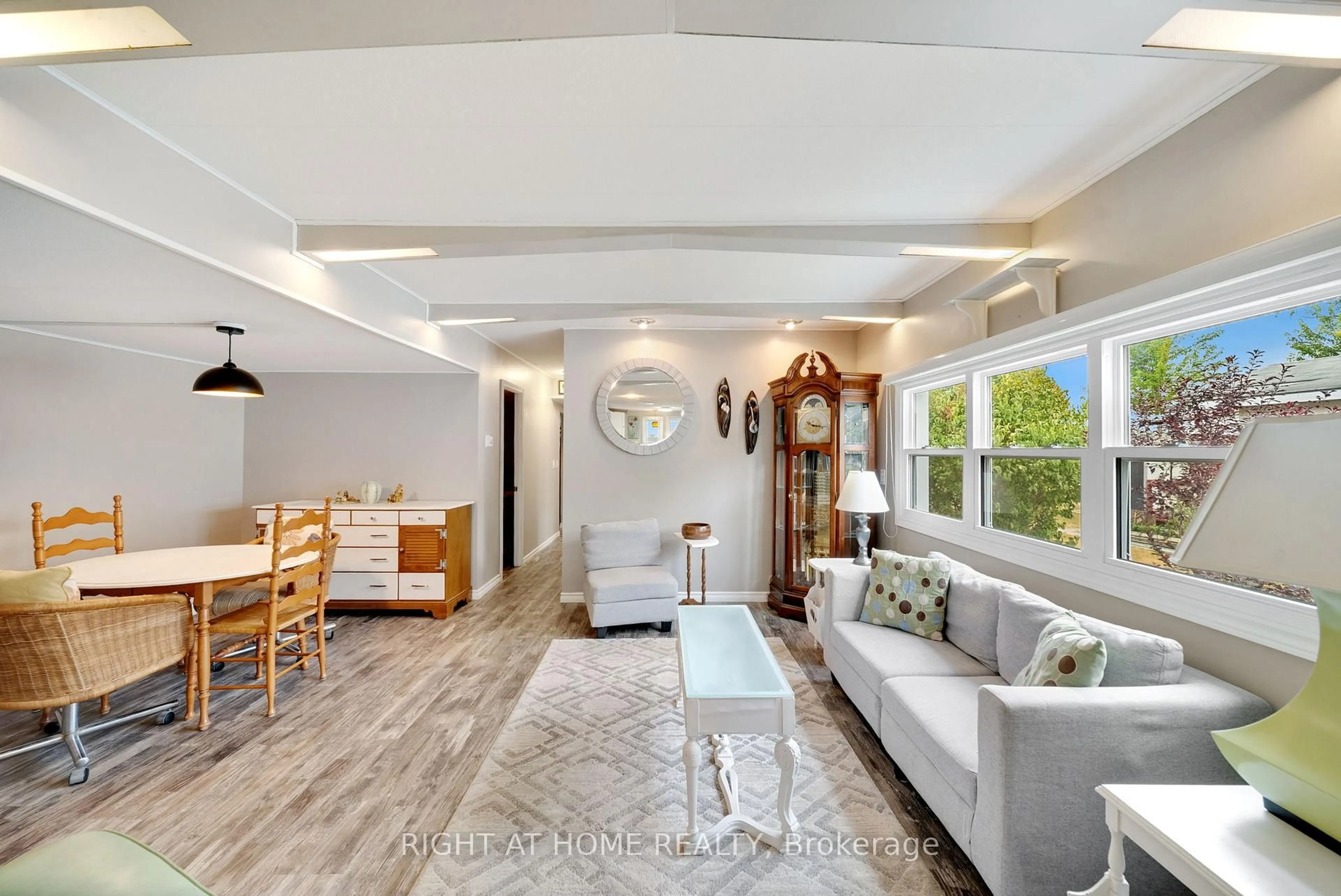 Living room with furniture, unknown for 46 Cameron Dr, Oro-Medonte Ontario L0L 1T0