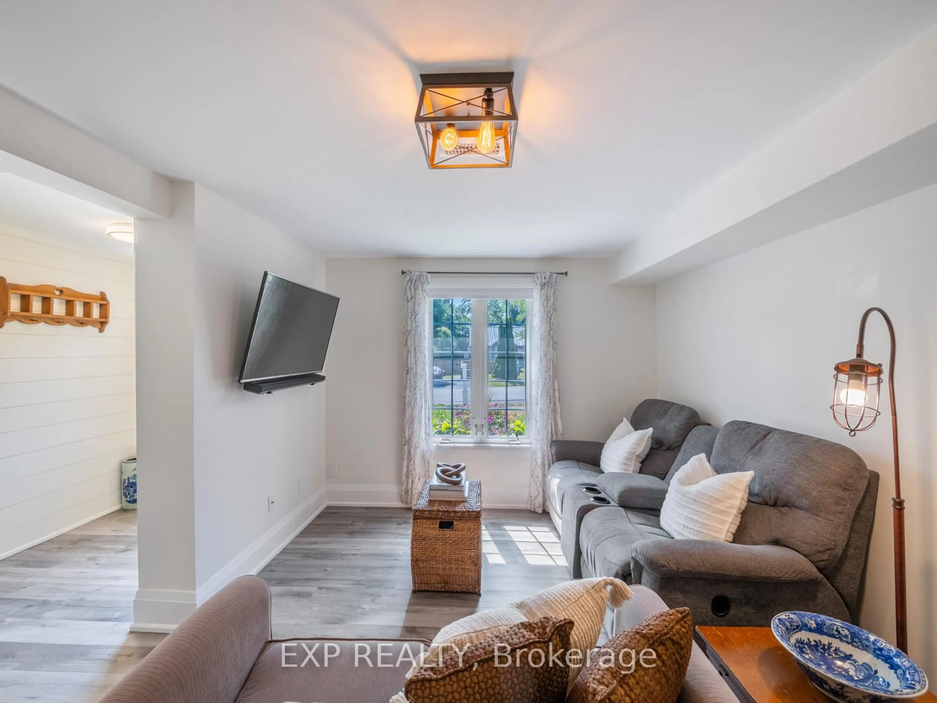 Living room with furniture, unknown for 370 Homewood Ave, Orillia Ontario L3V 3K8