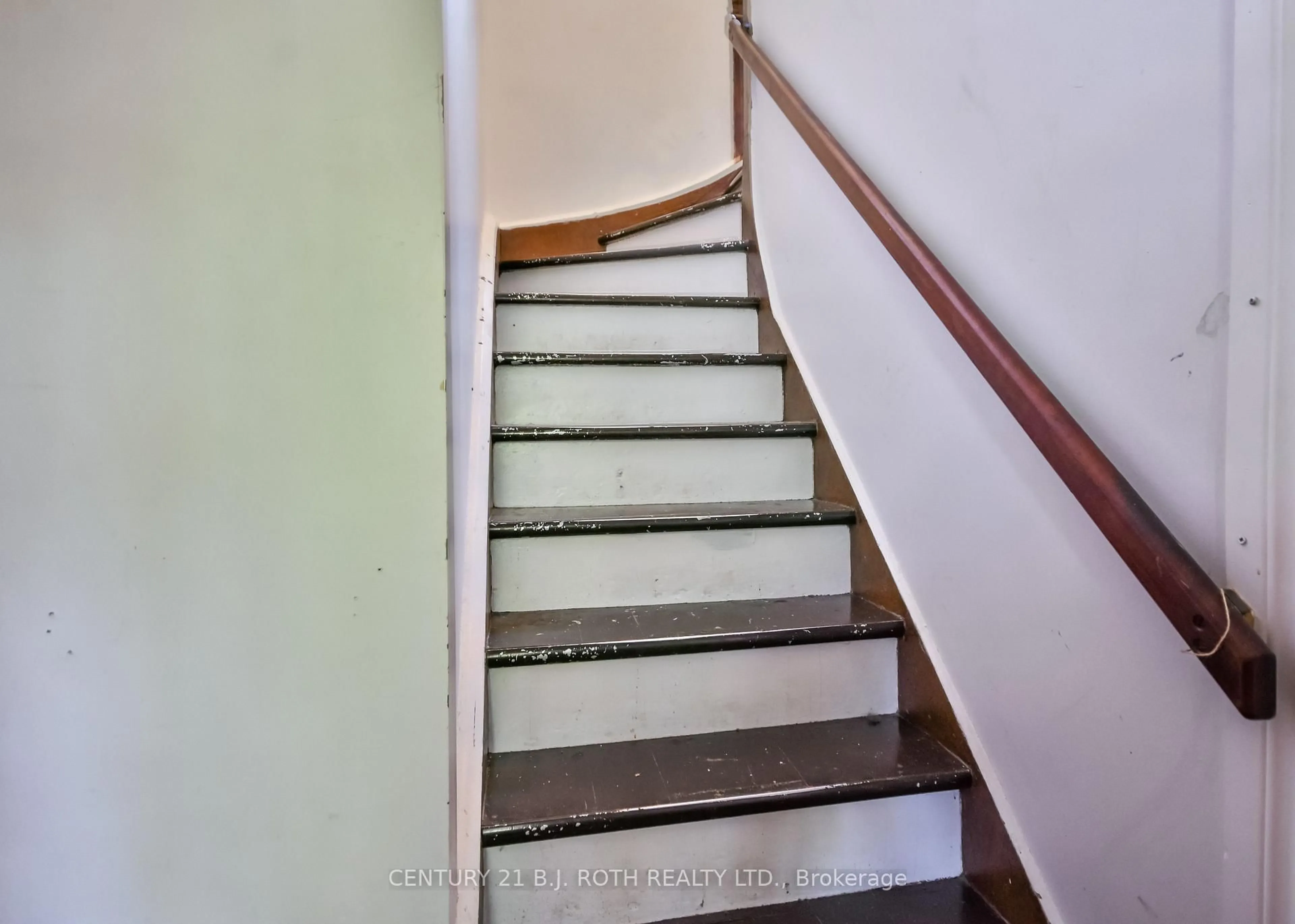 Stairs for 57 Penetang St, Barrie Ontario L4M 1V5