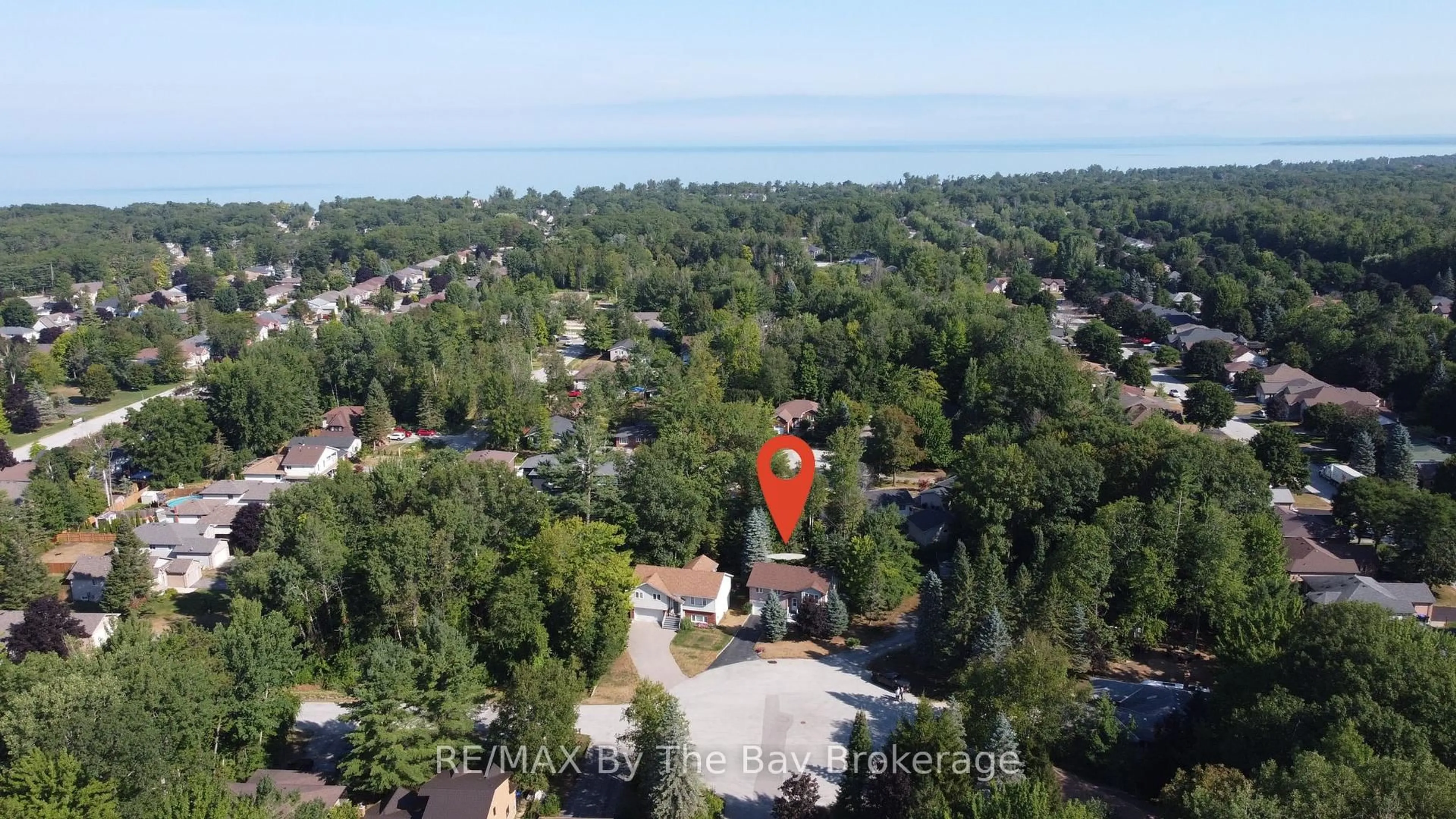 A pic from outside/outdoor area/front of a property/back of a property/a pic from drone, unknown for 21 Portugal Path, Wasaga Beach Ontario L9Z 1L2