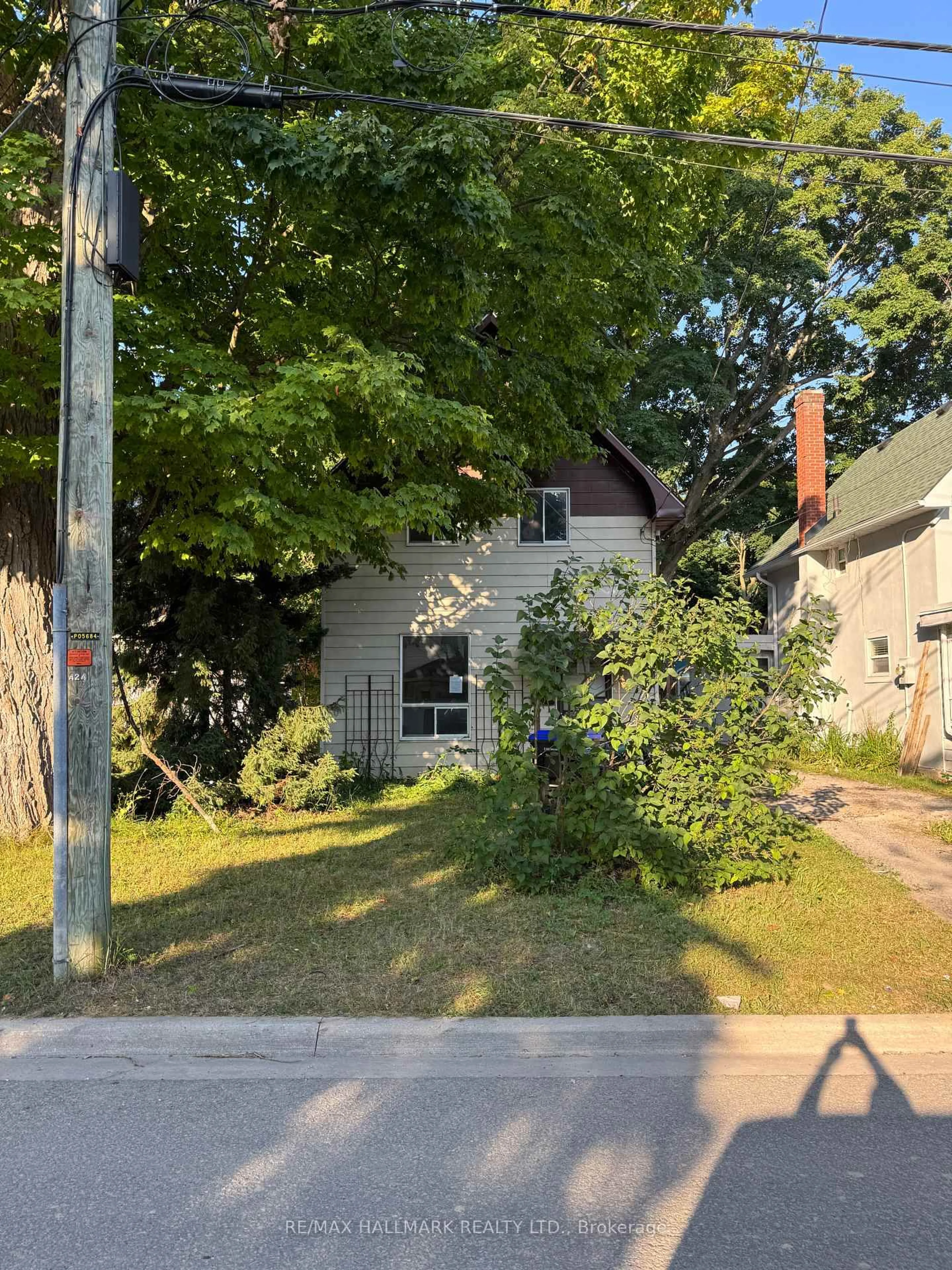 A pic from outside/outdoor area/front of a property/back of a property/a pic from drone, street for 420 Frederick St, Midland Ontario L4R 3P4