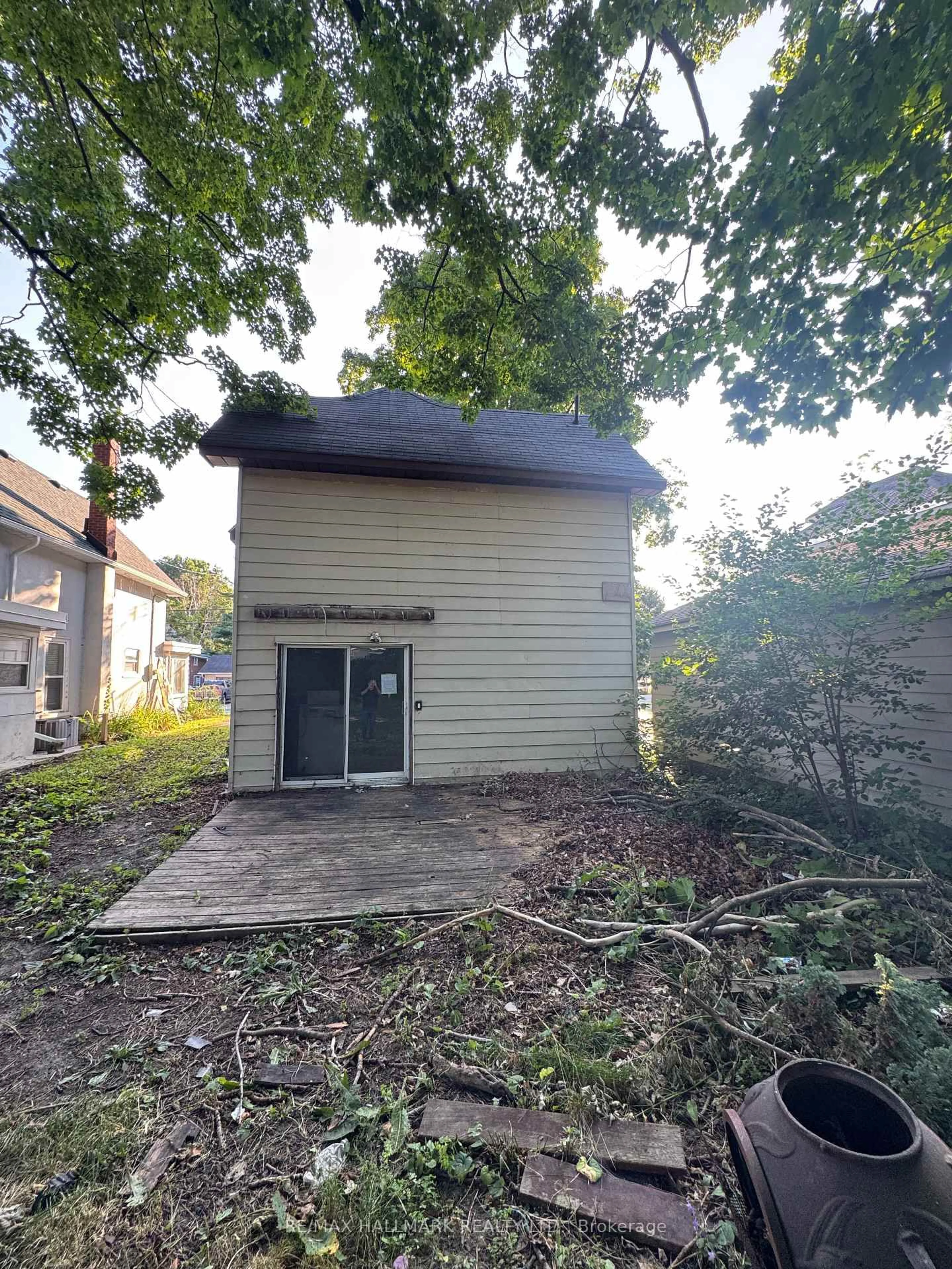 Shed for 420 Frederick St, Midland Ontario L4R 3P4
