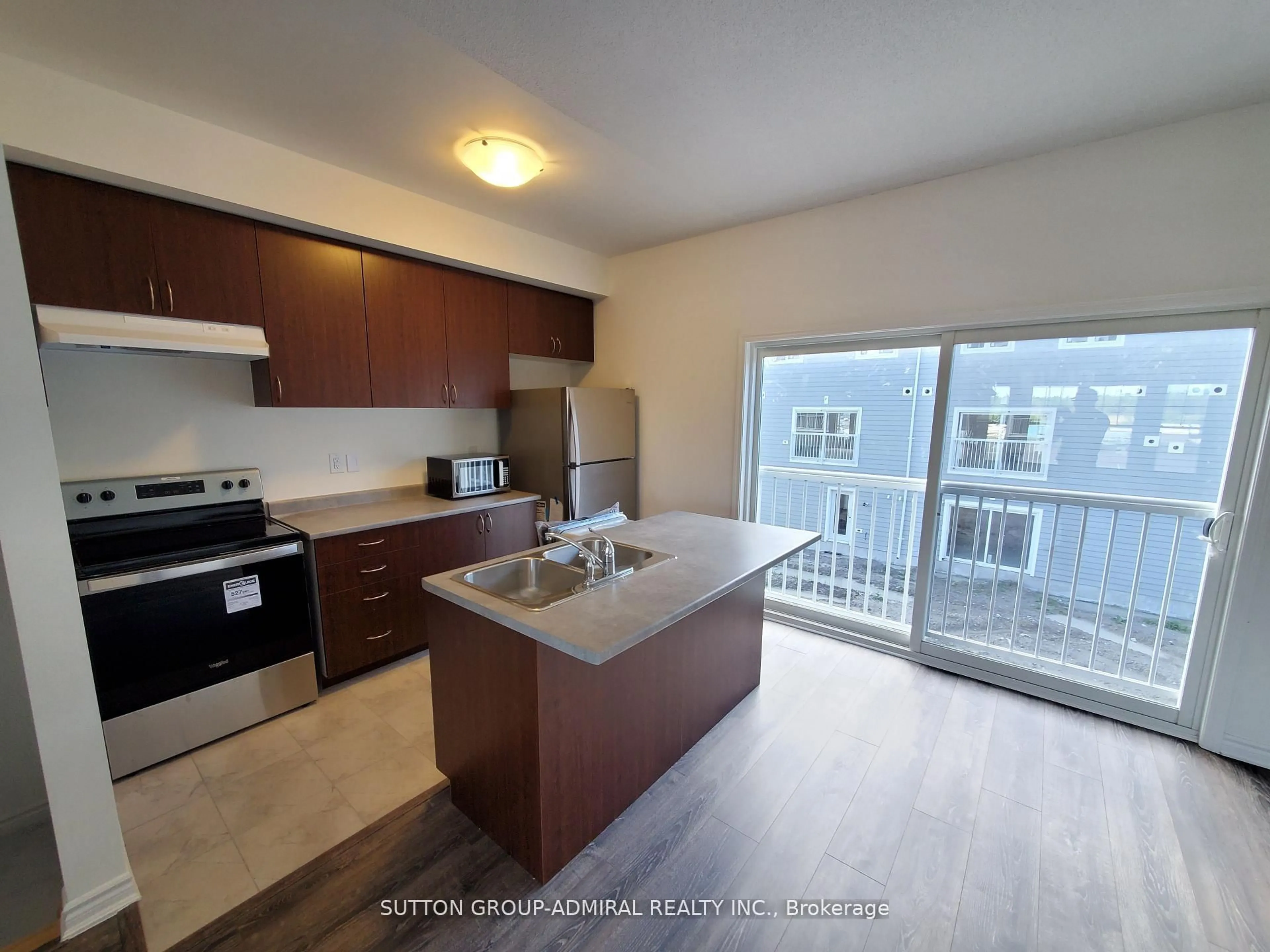 Open concept kitchen, unknown for 38 Surf Dr, Wasaga Beach Ontario L9Z 0J4
