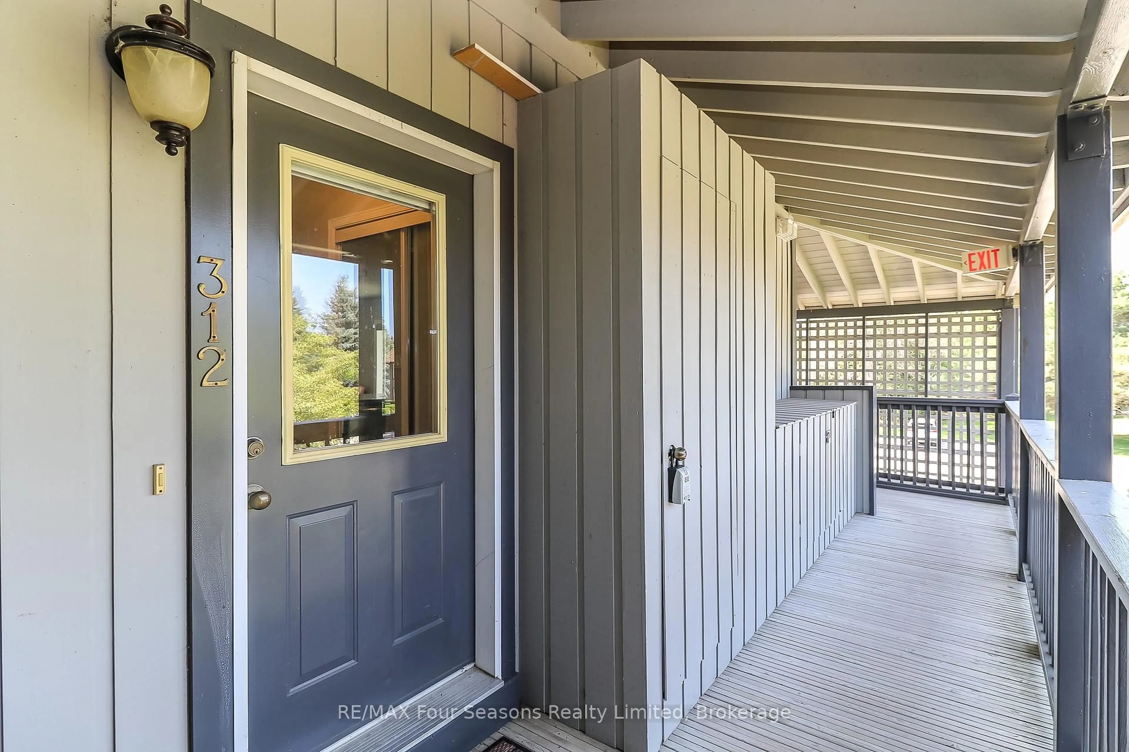 Indoor entryway for 312 Mariners Way #312, Collingwood Ontario L9Y 5C7