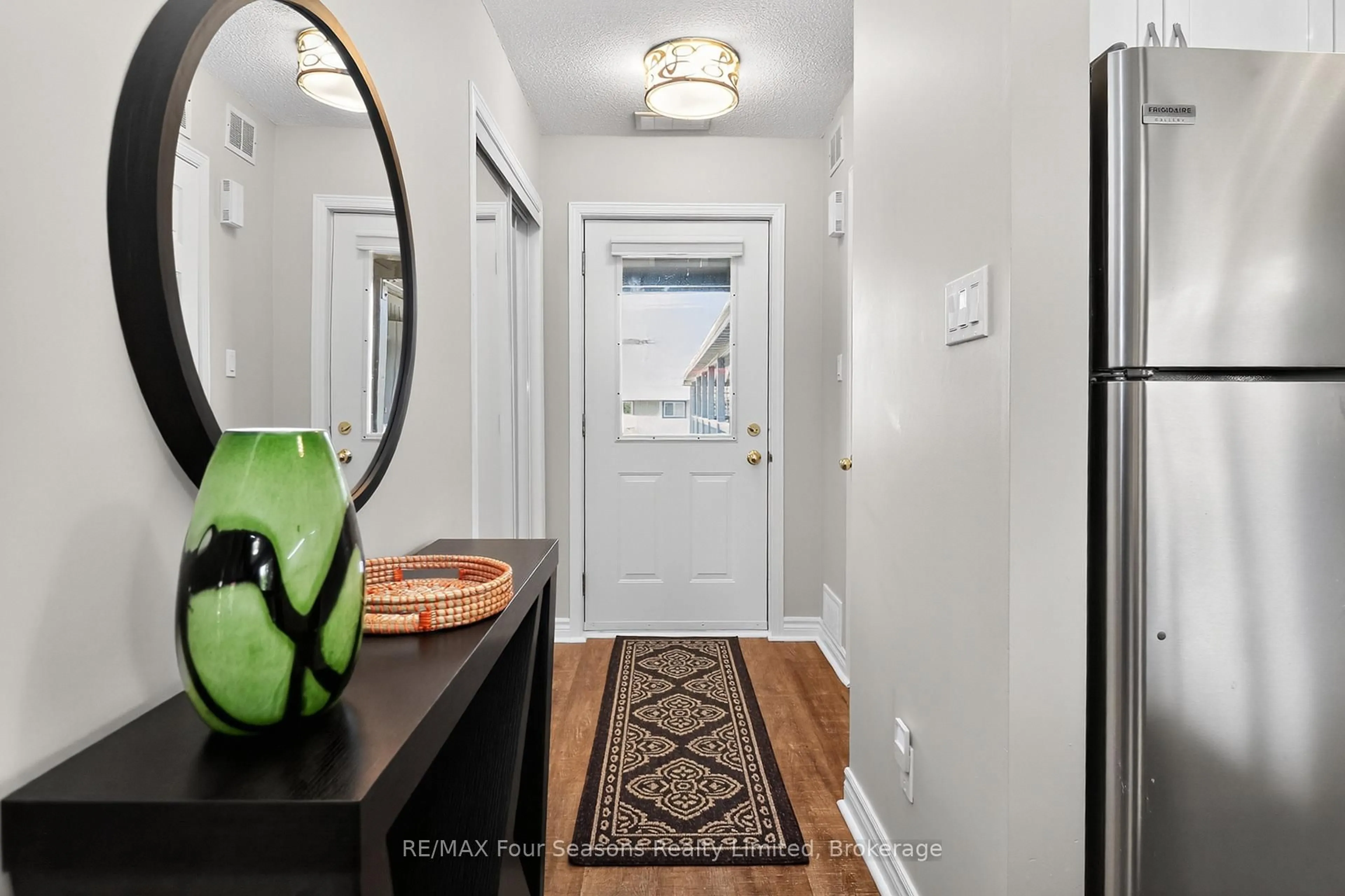 Indoor entryway for 312 Mariners Way #312, Collingwood Ontario L9Y 5C7