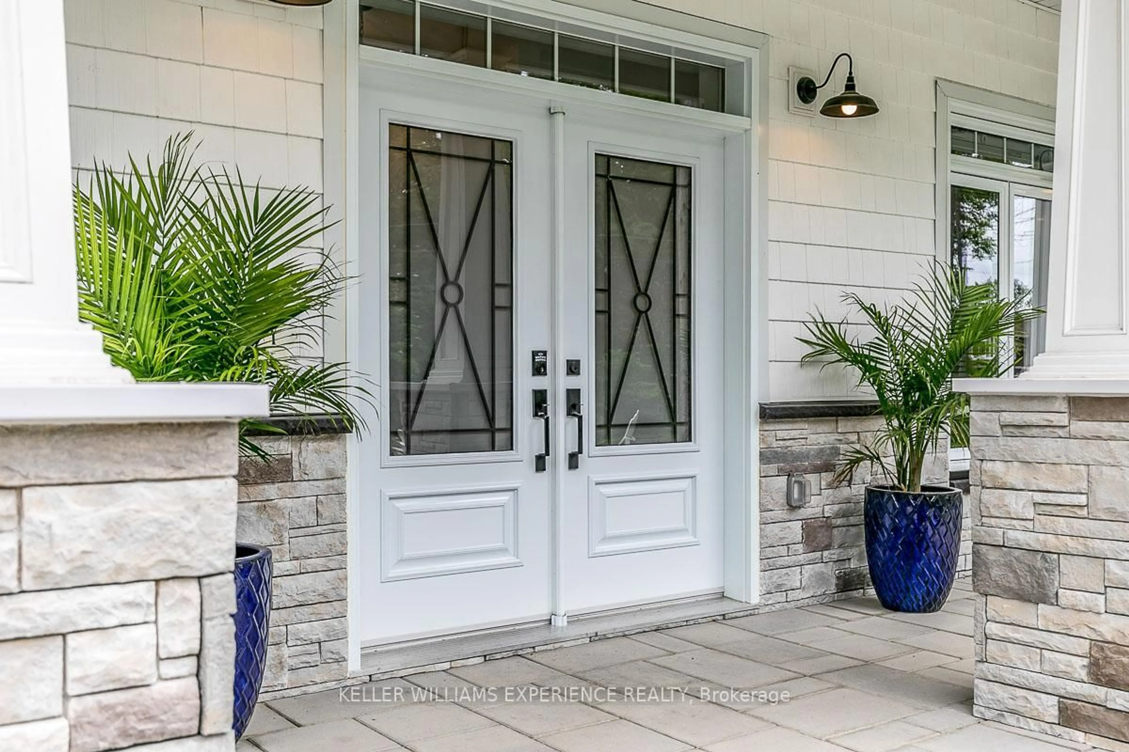 Indoor entryway for 6 Forrester Rd, Oro-Medonte Ontario L0L 2L0