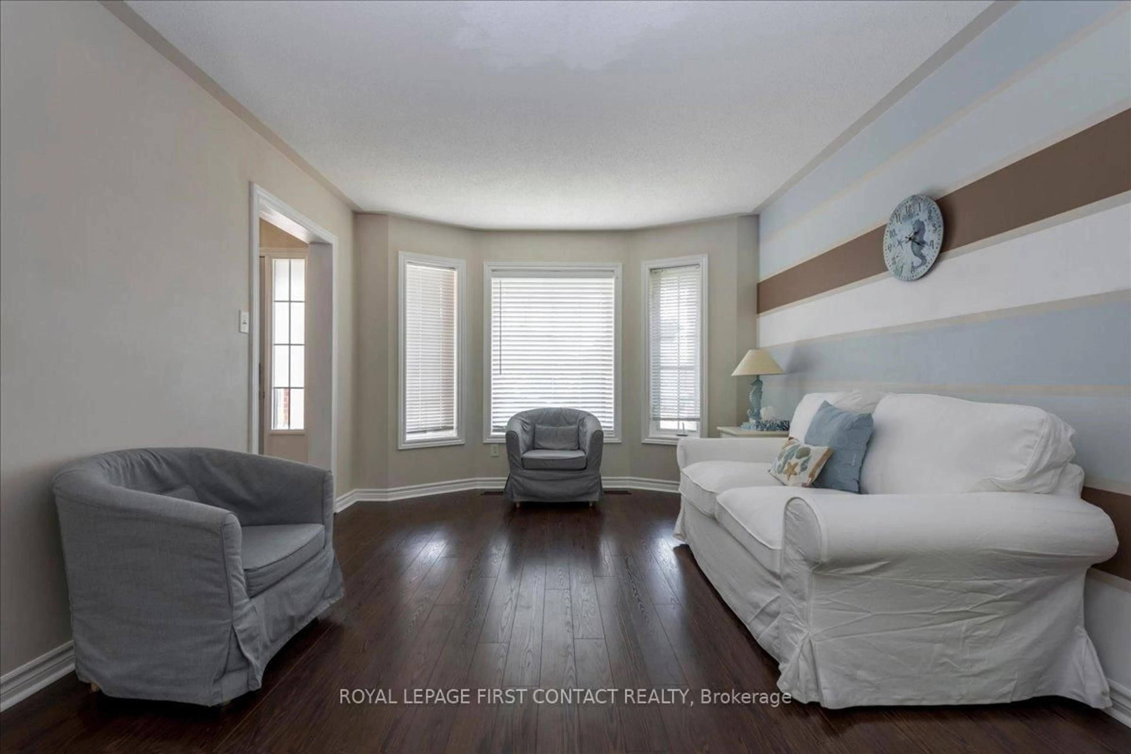 Living room with furniture, wood/laminate floor for 26 Kenwell Cres, Barrie Ontario L4N 0A4