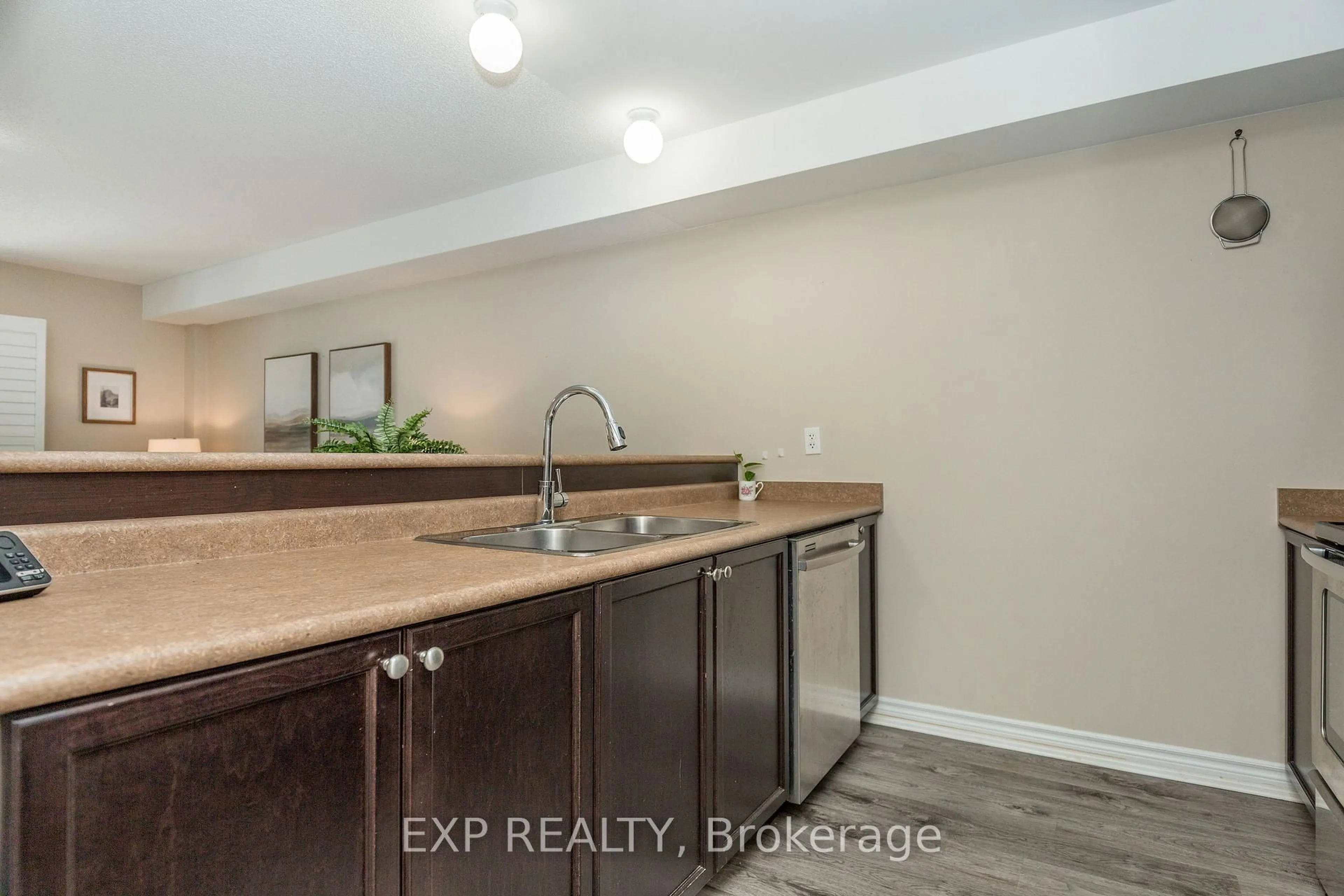 Unknown for 39 Coulter St #18, Barrie Ontario L4N 6L9