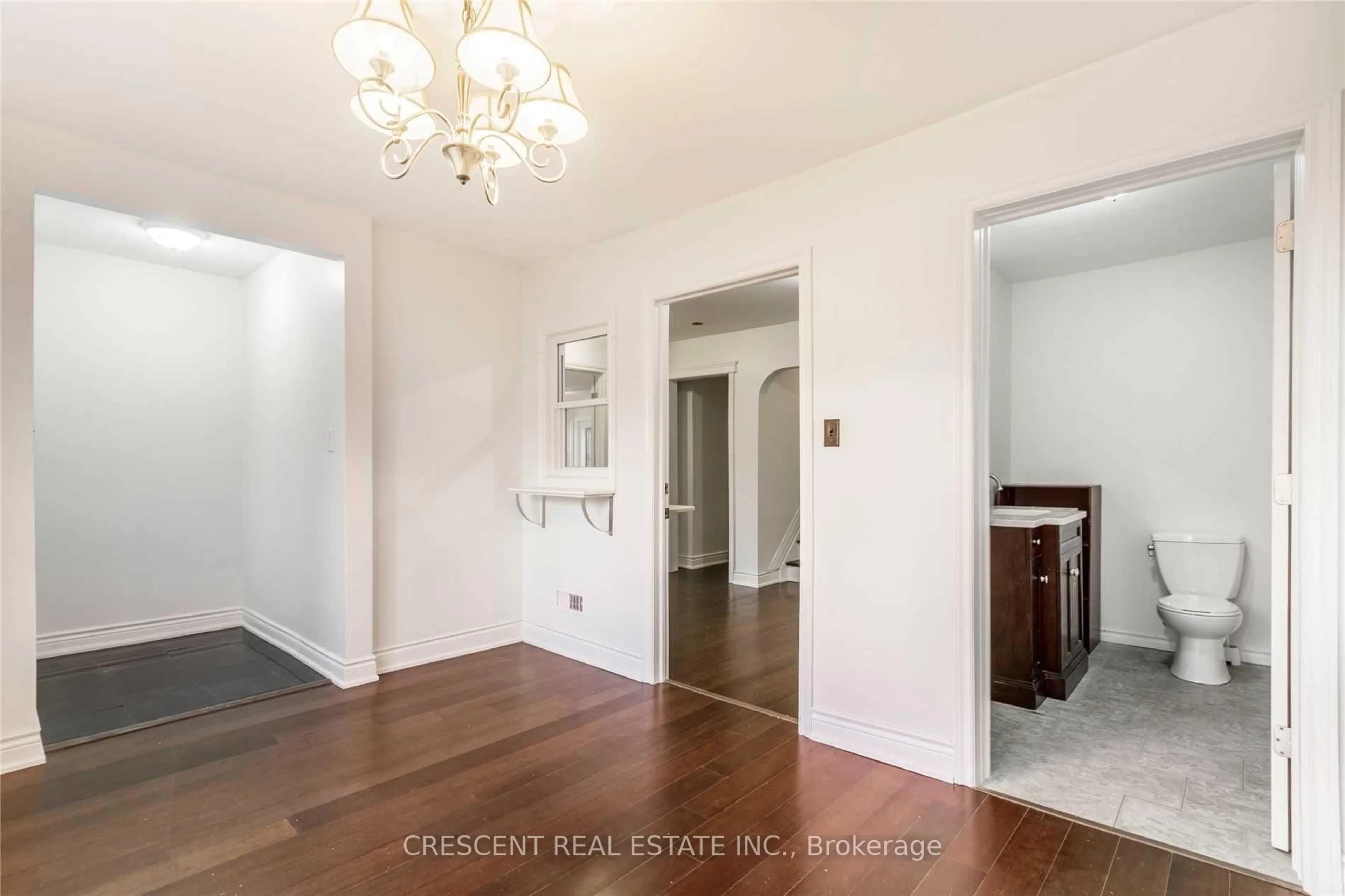 Indoor entryway for 261 Barrie Rd, Orillia Ontario L3V 2R4