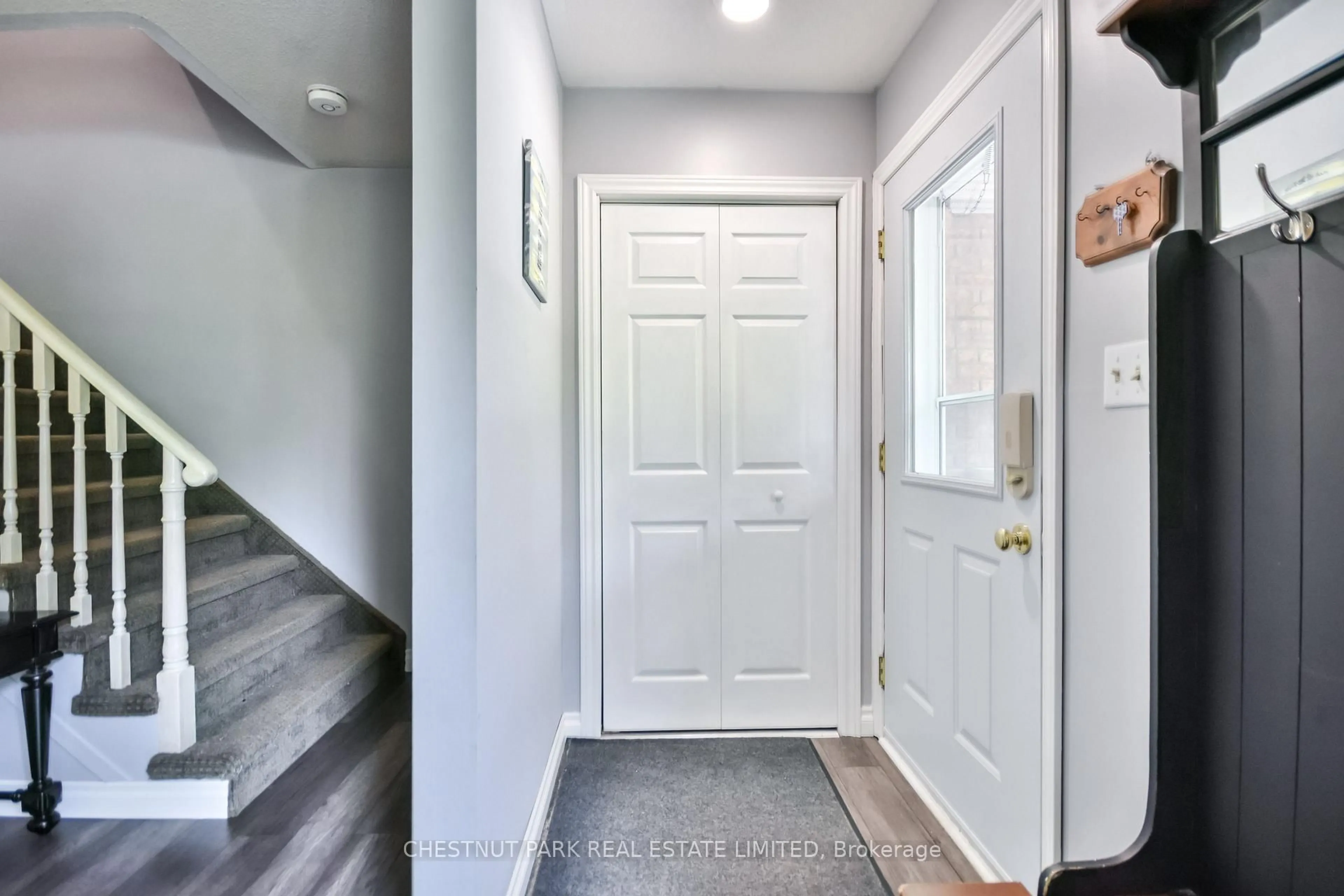 Indoor entryway for 381 Sundial Dr, Orillia Ontario L3V 4A5