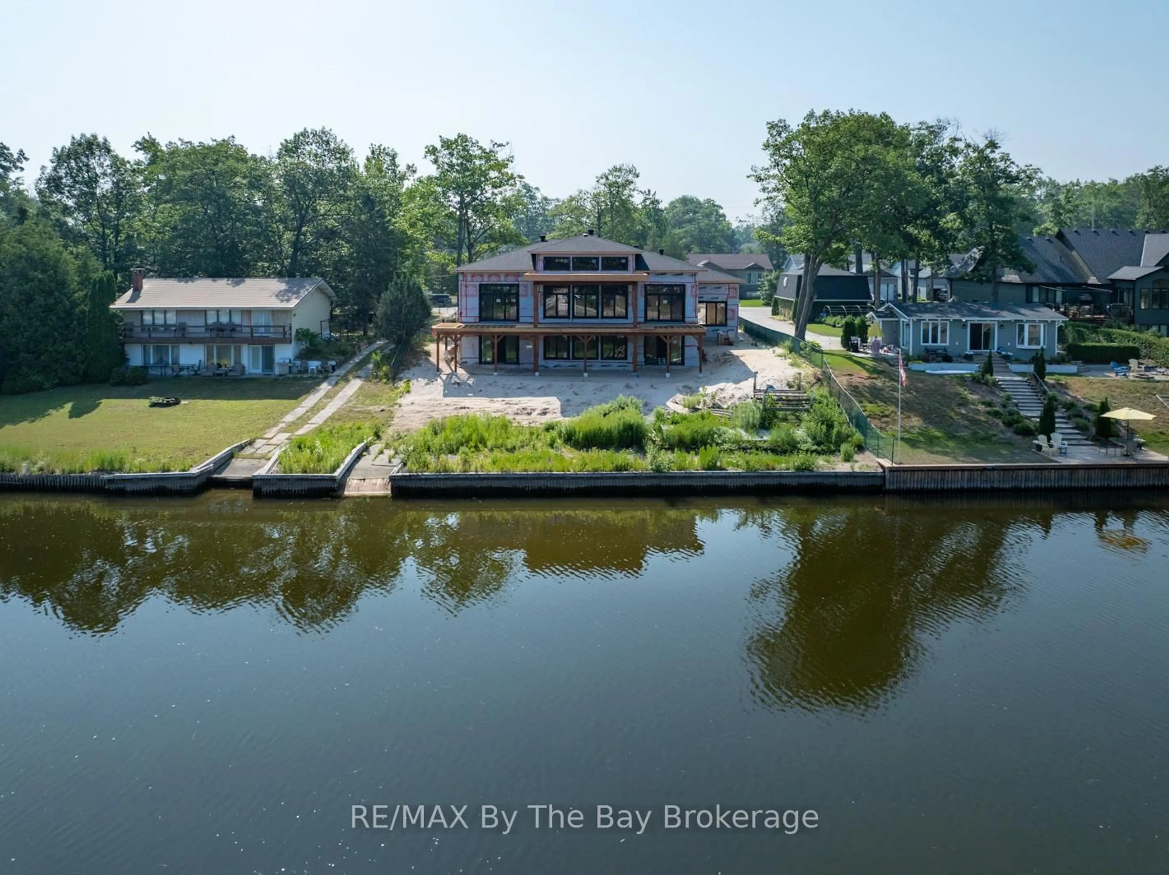 A pic from outside/outdoor area/front of a property/back of a property/a pic from drone, water/lake/river/ocean view for 34 Edgewater Rd, Wasaga Beach Ontario L9Z 2W3