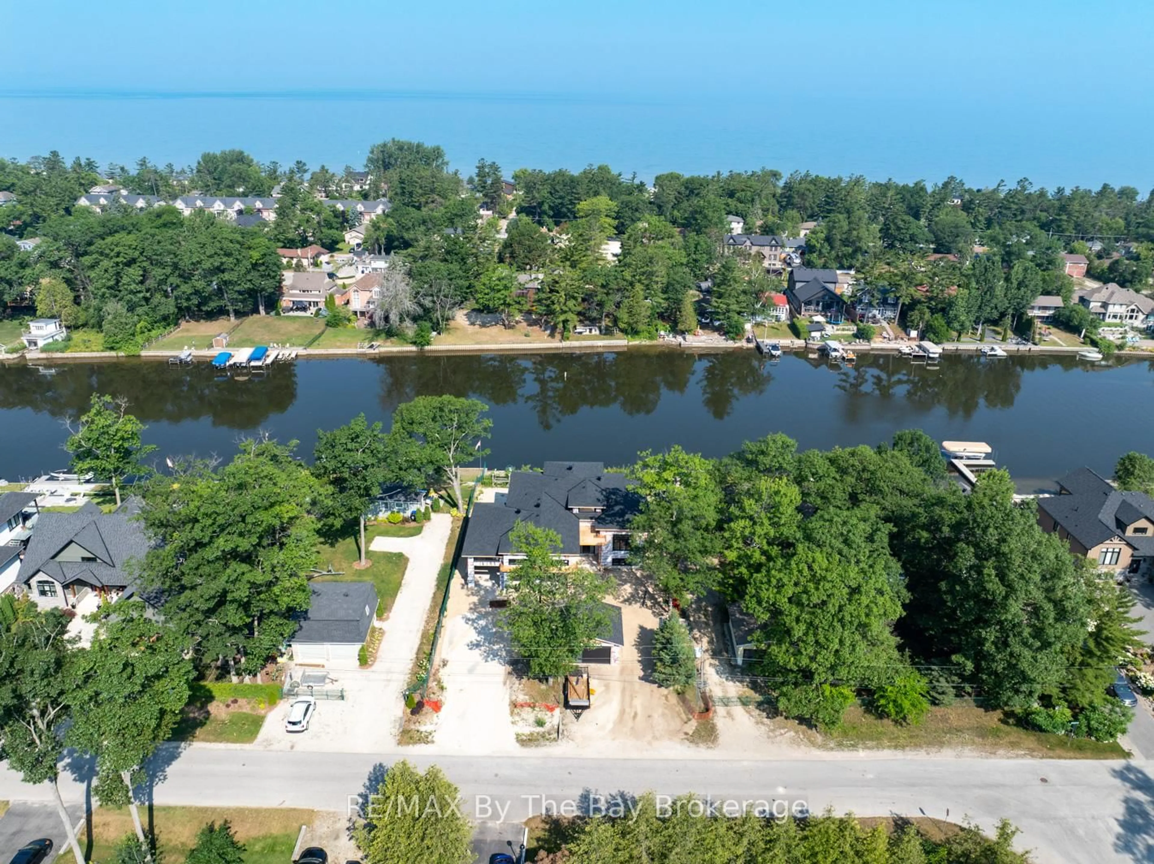 A pic from outside/outdoor area/front of a property/back of a property/a pic from drone, water/lake/river/ocean view for 34 Edgewater Rd, Wasaga Beach Ontario L9Z 2W3