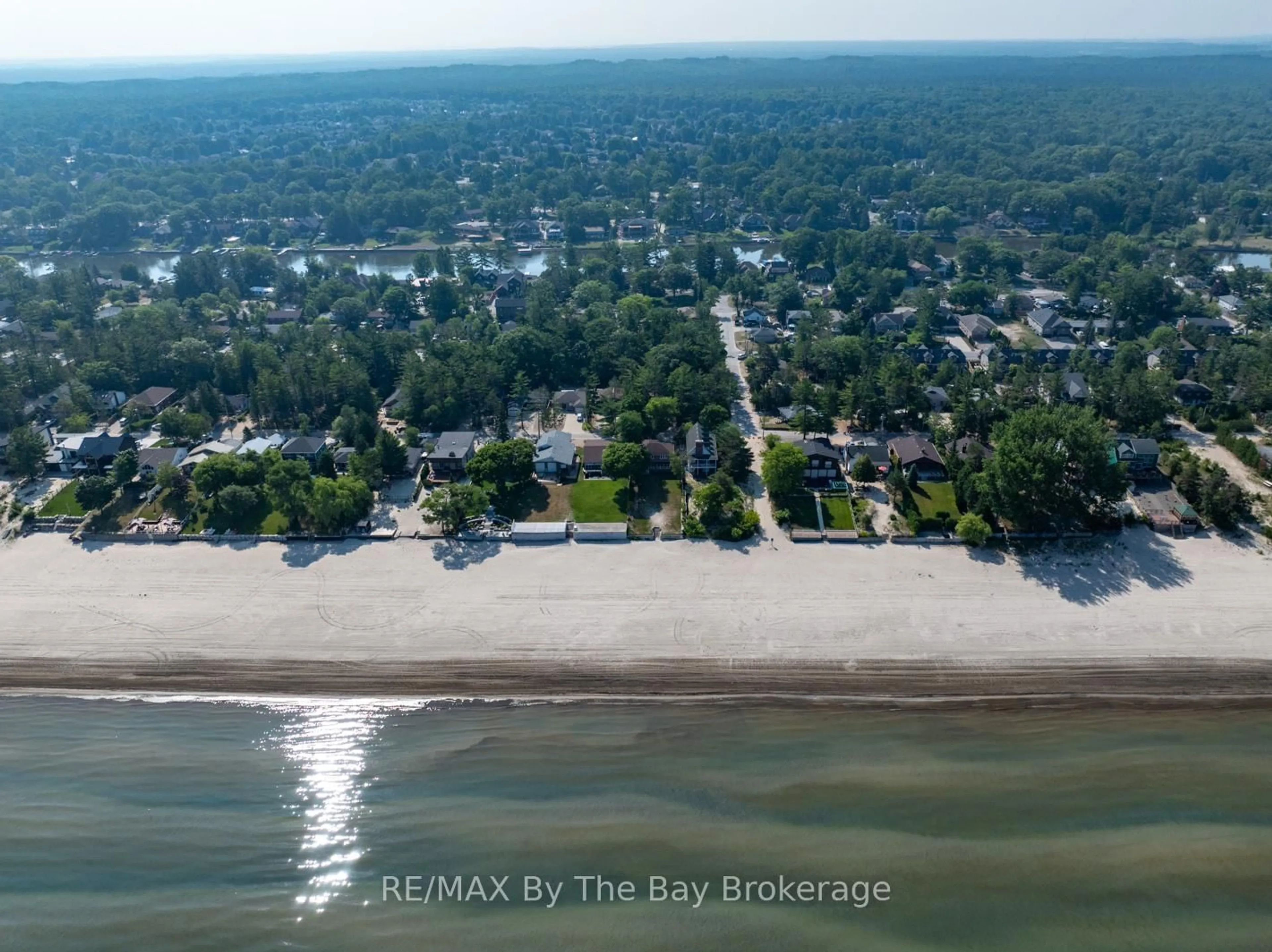 A pic from outside/outdoor area/front of a property/back of a property/a pic from drone, water/lake/river/ocean view for 34 Edgewater Rd, Wasaga Beach Ontario L9Z 2W3