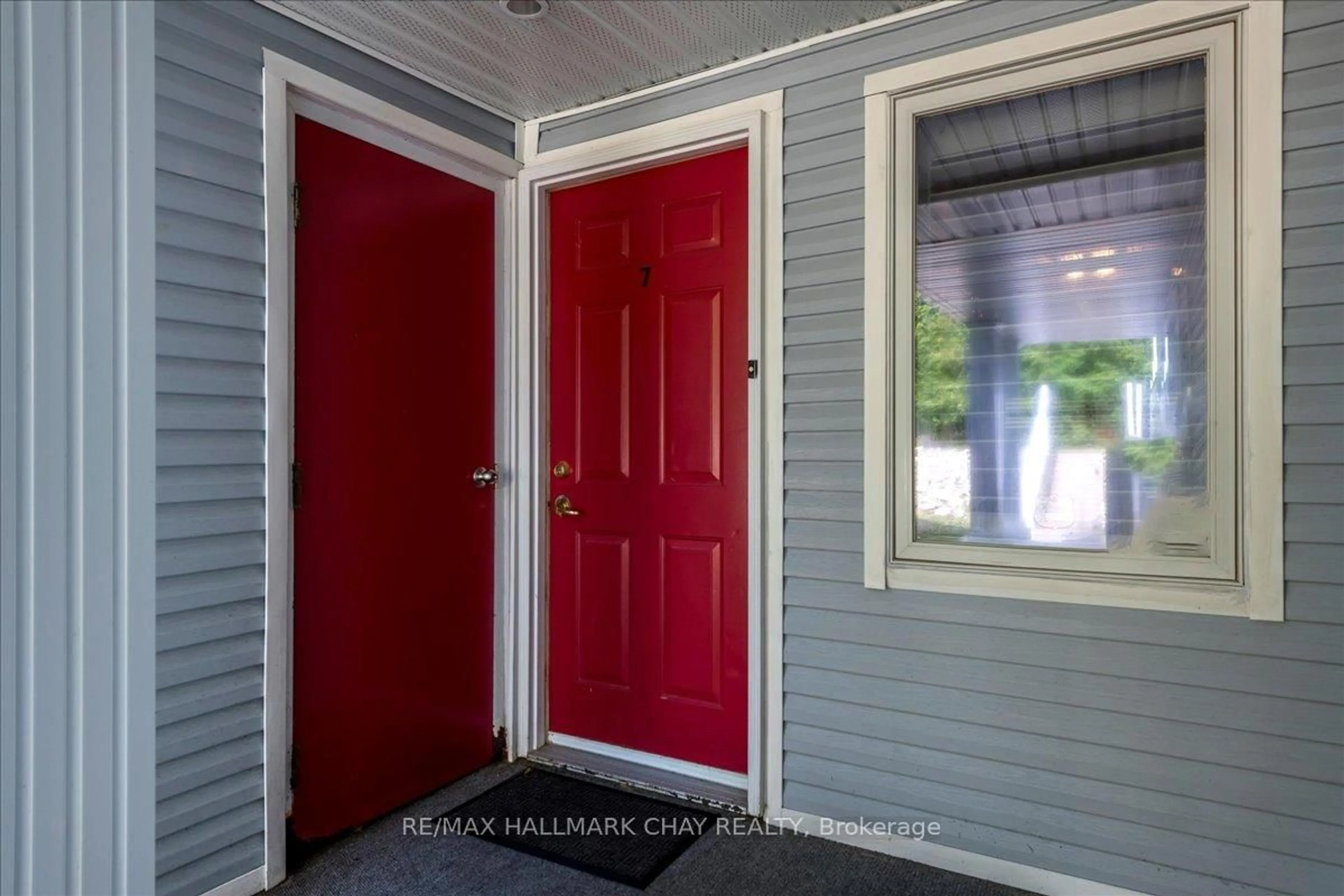 Indoor entryway for 10 Mulligan Lane #7, Wasaga Beach Ontario L9Z 1C4