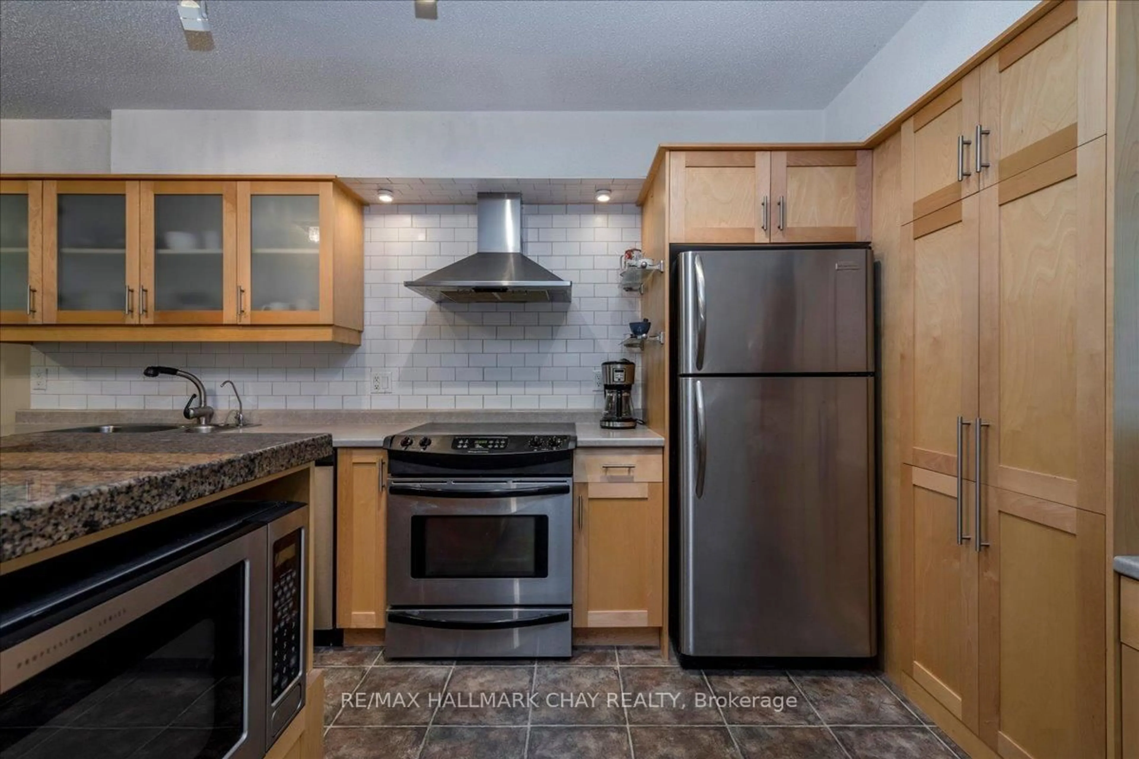 Standard kitchen, ceramic/tile floor for 10 Mulligan Lane #7, Wasaga Beach Ontario L9Z 1C4