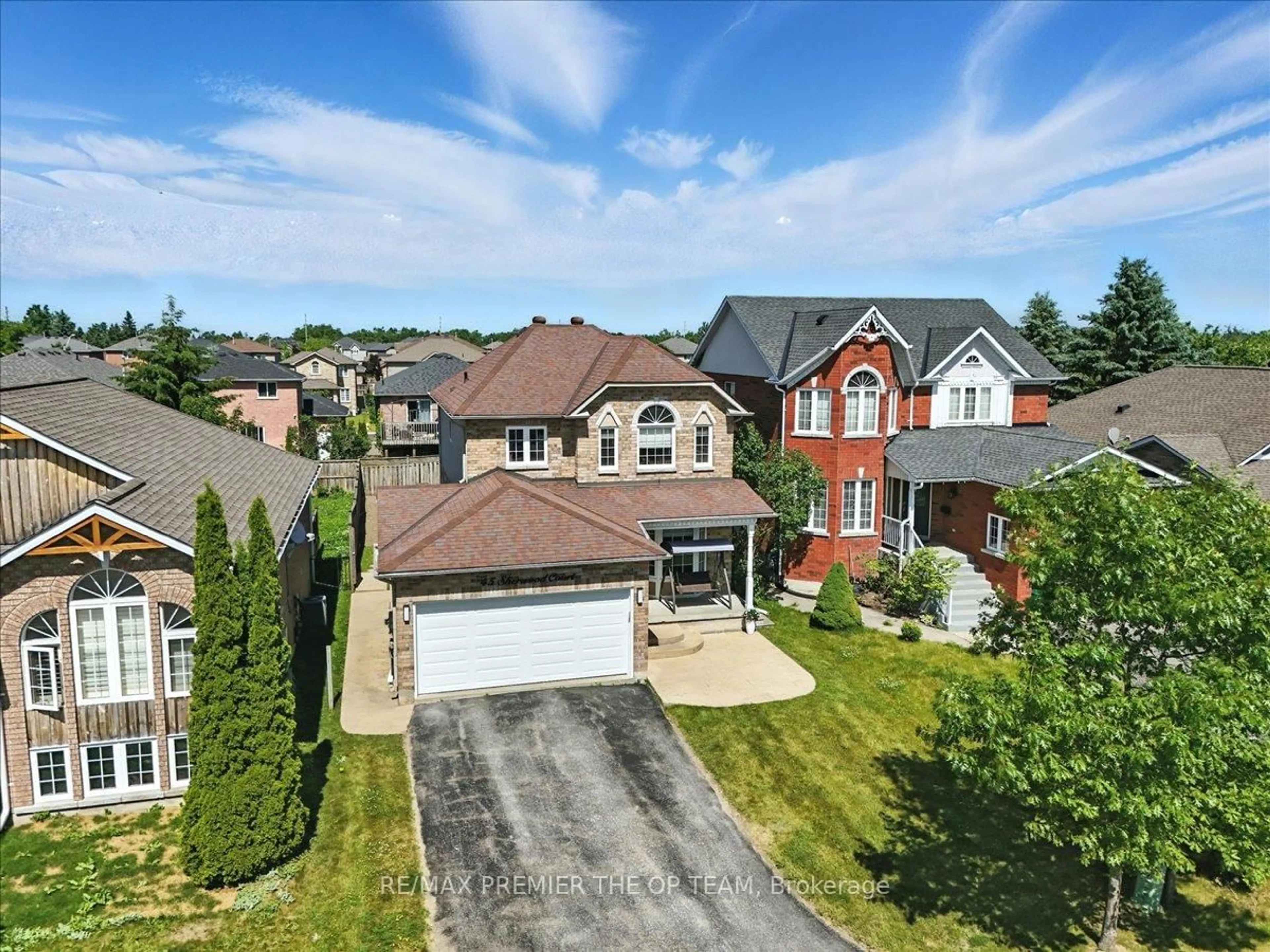A pic from outside/outdoor area/front of a property/back of a property/a pic from drone, street for 45 Sherwood Crt, Barrie Ontario L4N 9V1
