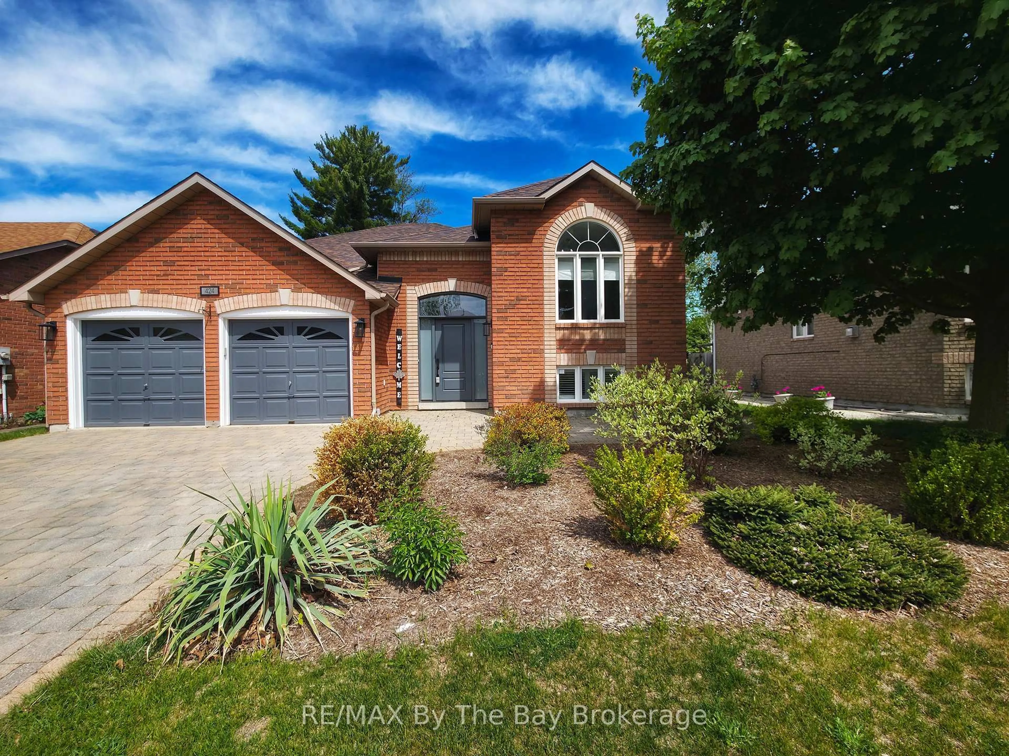 Home with brick exterior material, street for 424 Ramblewood Dr, Wasaga Beach Ontario L9Z 1P3