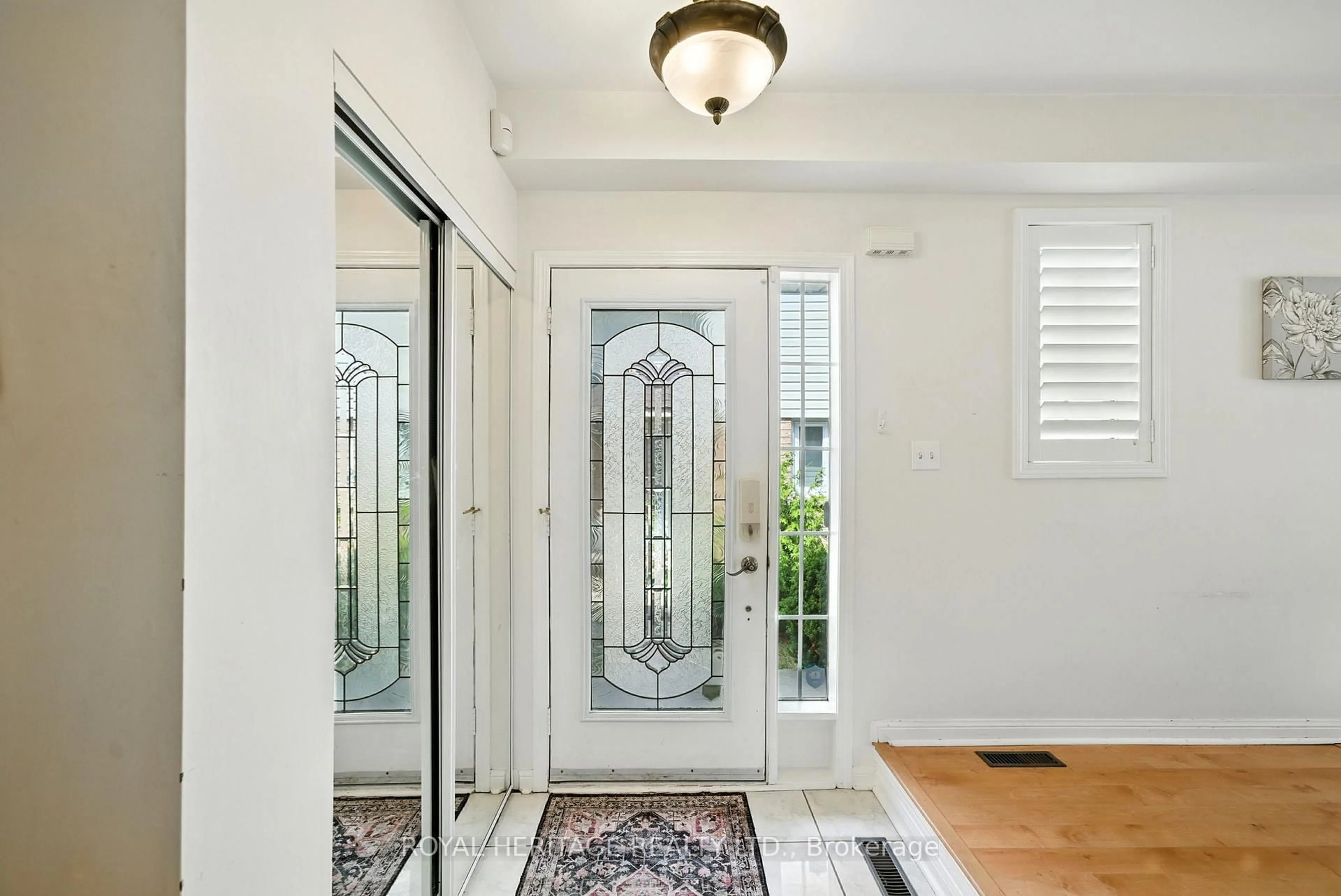 Indoor entryway for 337 Ferndale Dr, Barrie Ontario L4N 9Y6