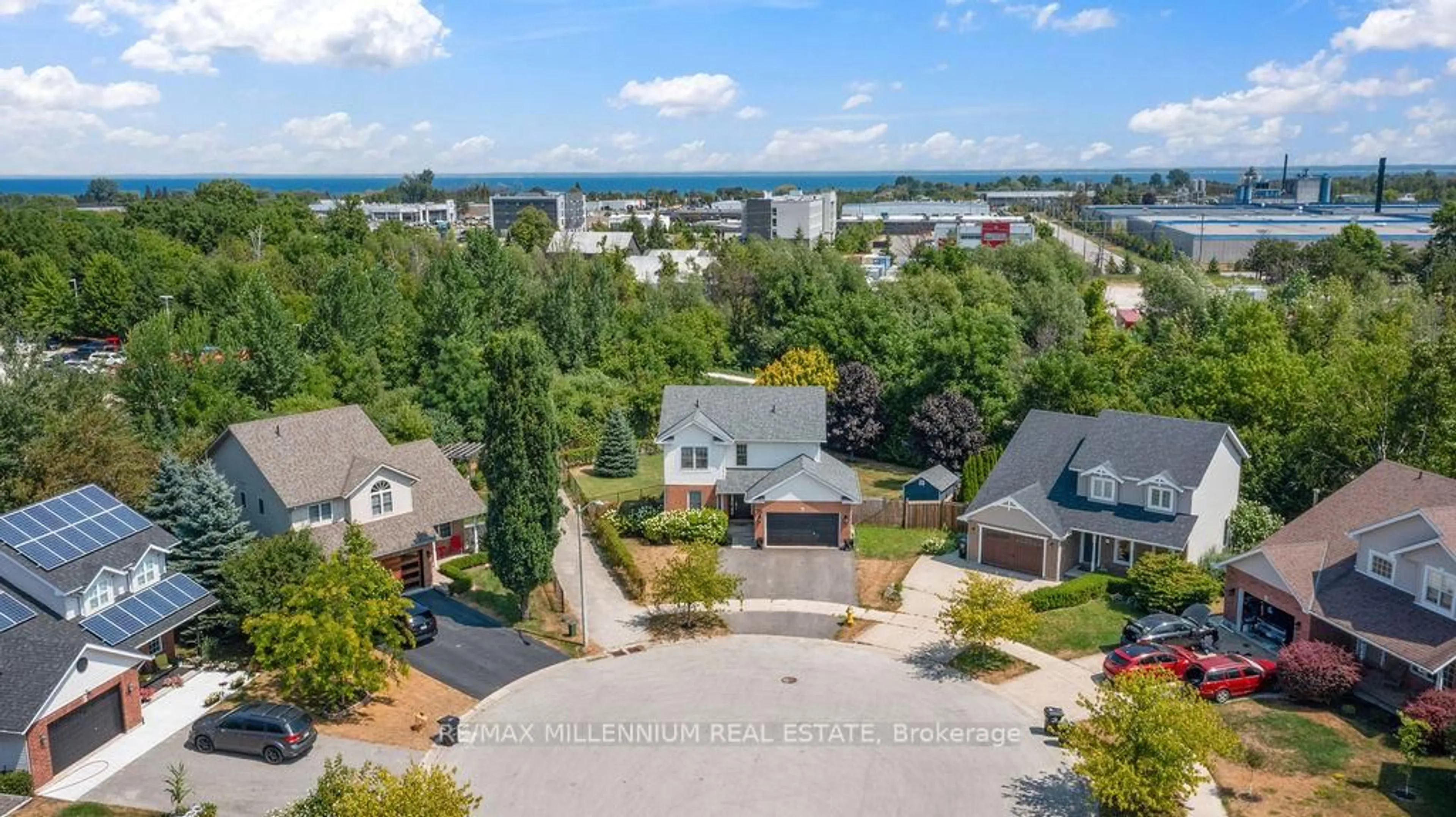 A pic from outside/outdoor area/front of a property/back of a property/a pic from drone, mountain view for 25 River Run, Collingwood Ontario L9Y 4S9