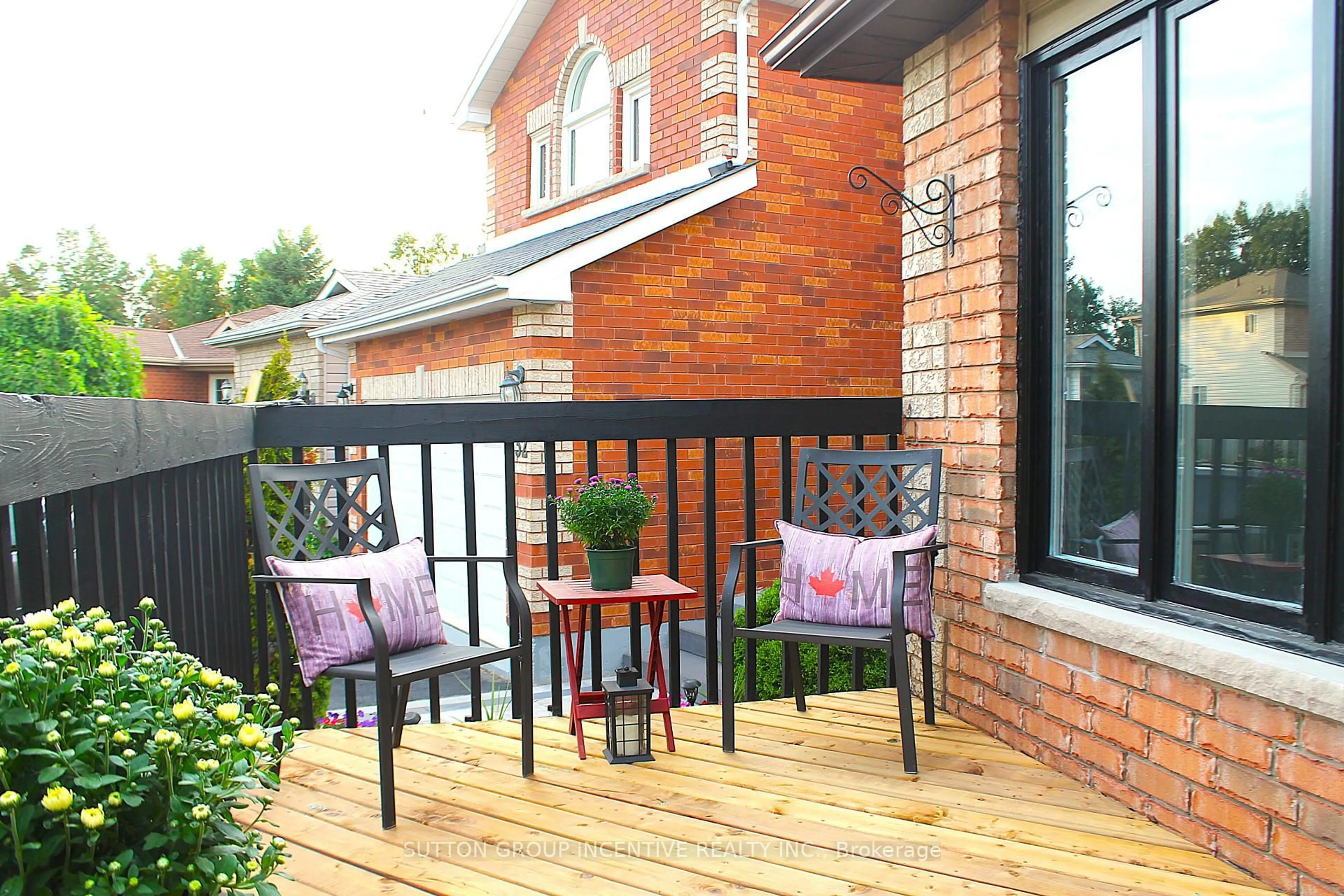Patio, street for 30 Assiniboine Dr, Barrie Ontario L4N 8G4