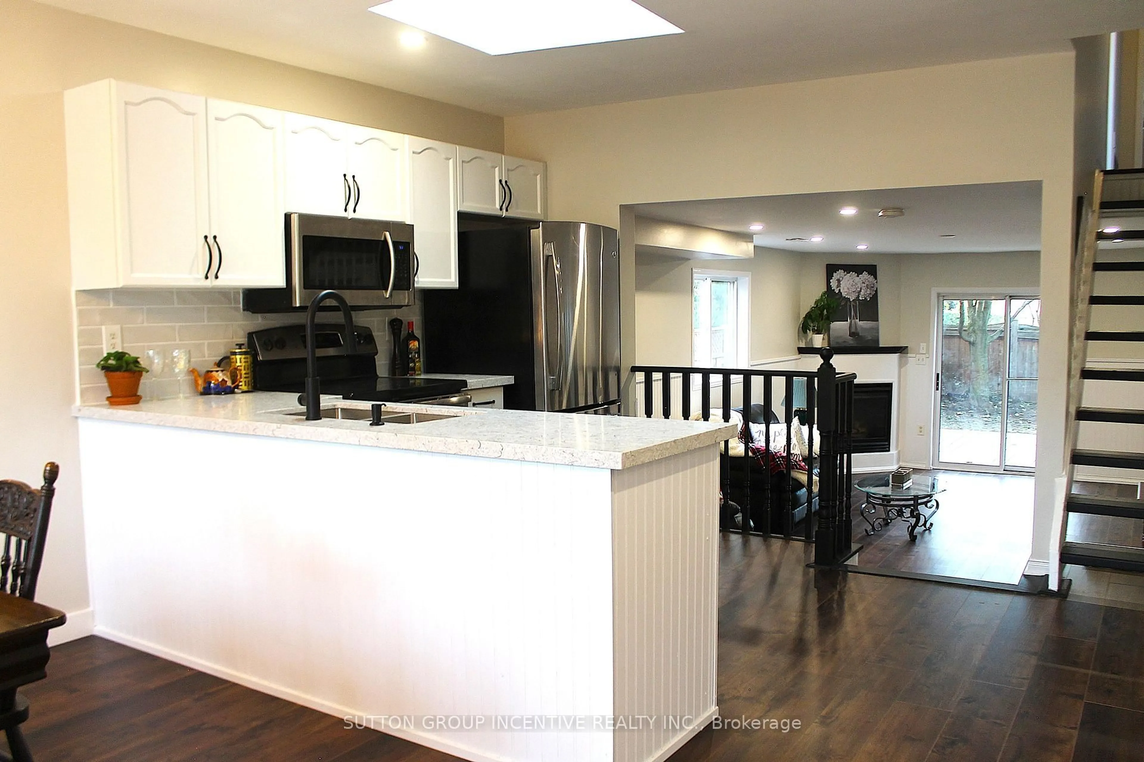Open concept kitchen, unknown for 30 Assiniboine Dr, Barrie Ontario L4N 8G4