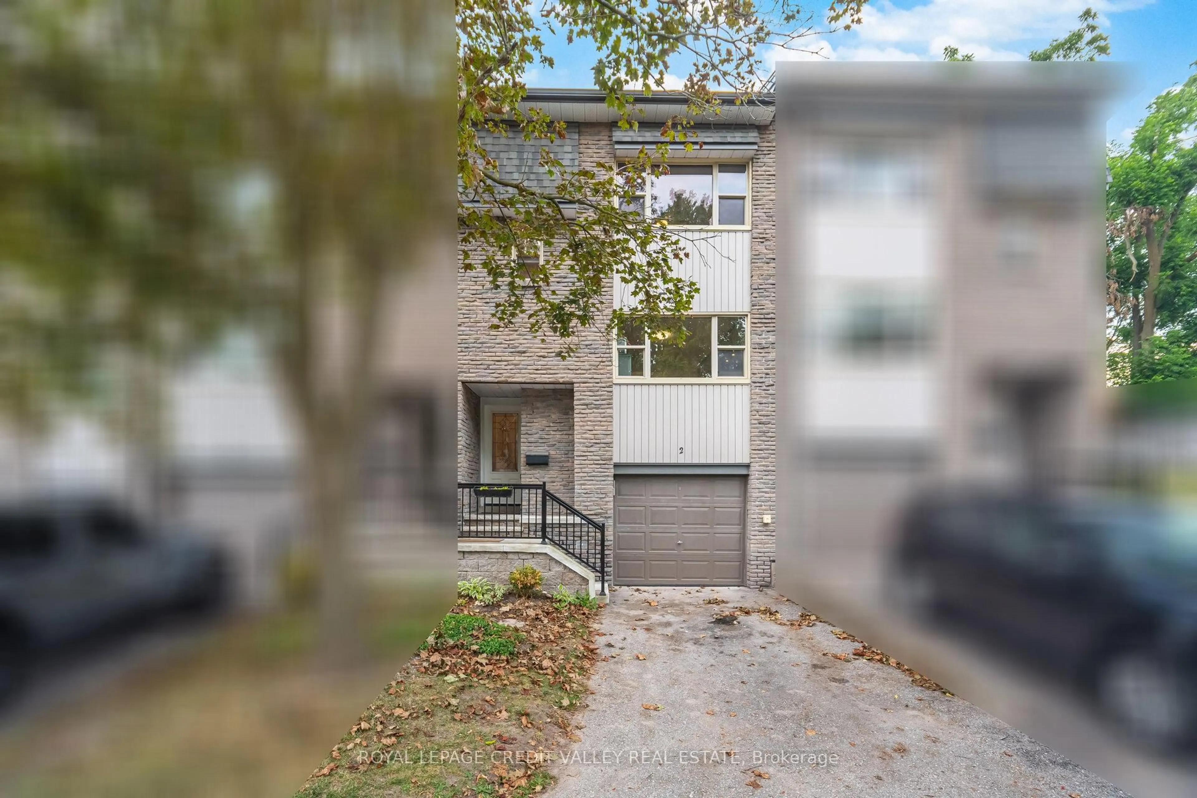 A pic from outside/outdoor area/front of a property/back of a property/a pic from drone, street for 2 North St #2, Barrie Ontario L4M 2R9