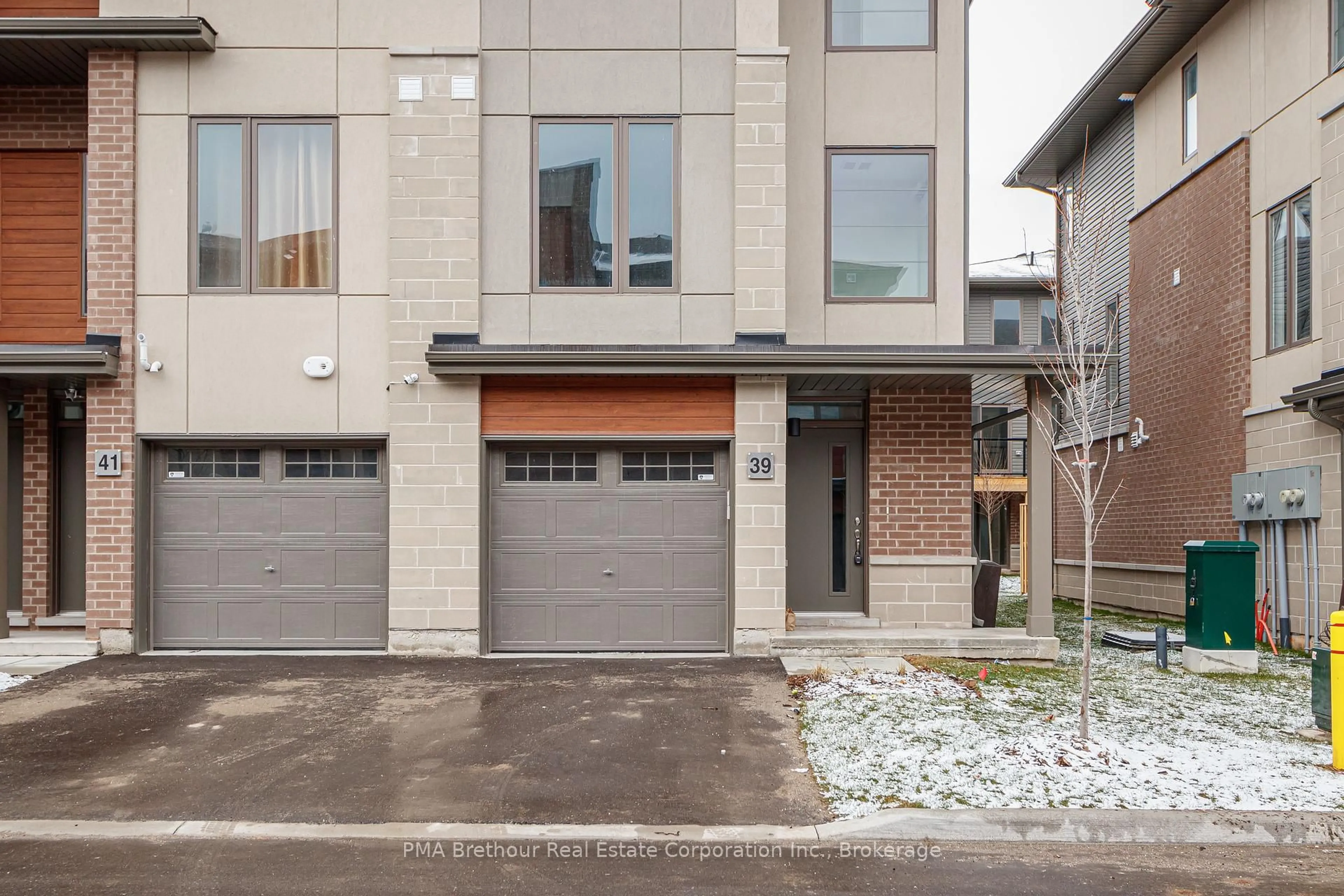 Home with brick exterior material, street for 39 Winters Cres #1, Collingwood Ontario L9Y 5K4