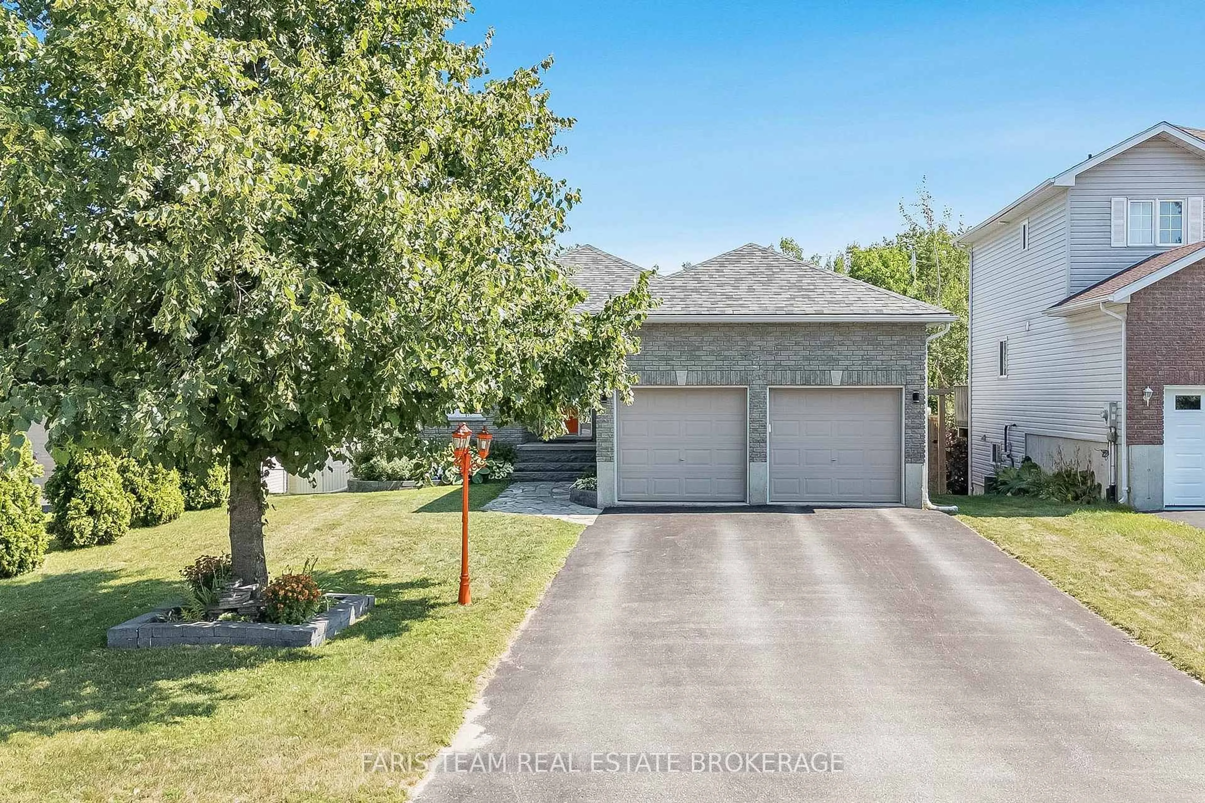 A pic from outside/outdoor area/front of a property/back of a property/a pic from drone, street for 33 Georgias Walk, Tay Ontario L0K 2A0