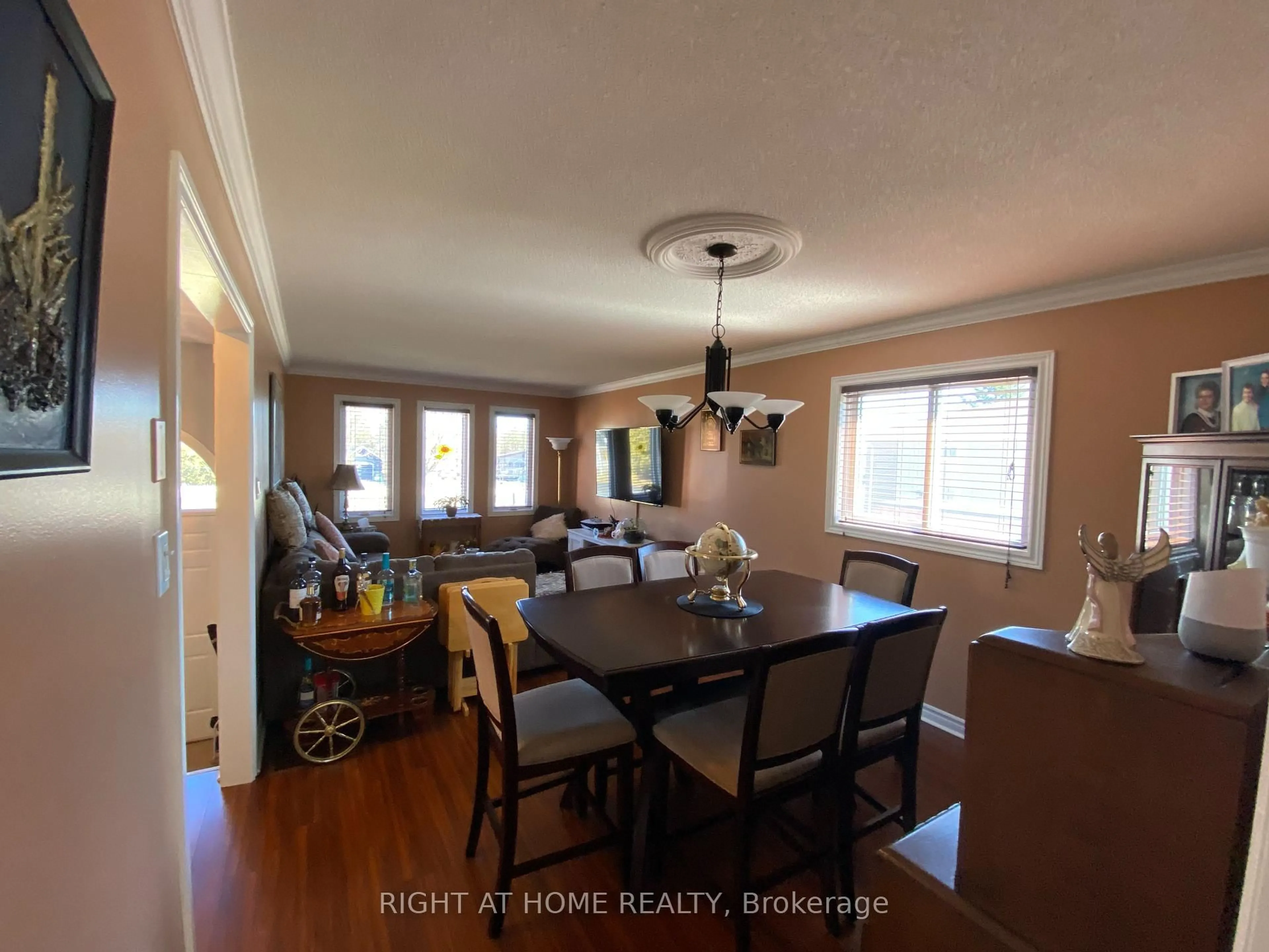 Dining room, wood/laminate floor for 4 Campbell Ave, Oro-Medonte Ontario L0L 1T0