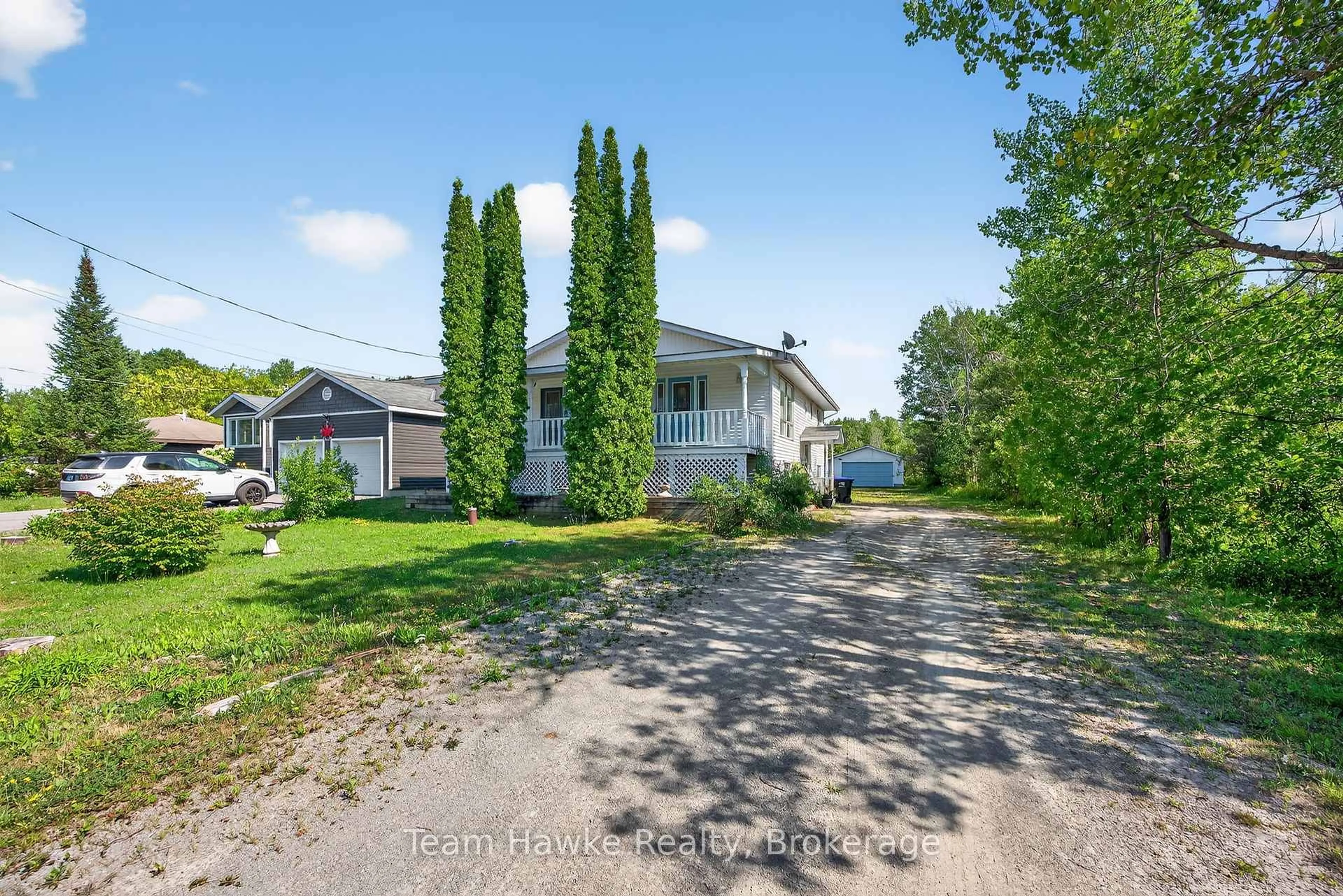 A pic from outside/outdoor area/front of a property/back of a property/a pic from drone, street for 203 Woodlands Ave, Tay Ontario L0K 1R0