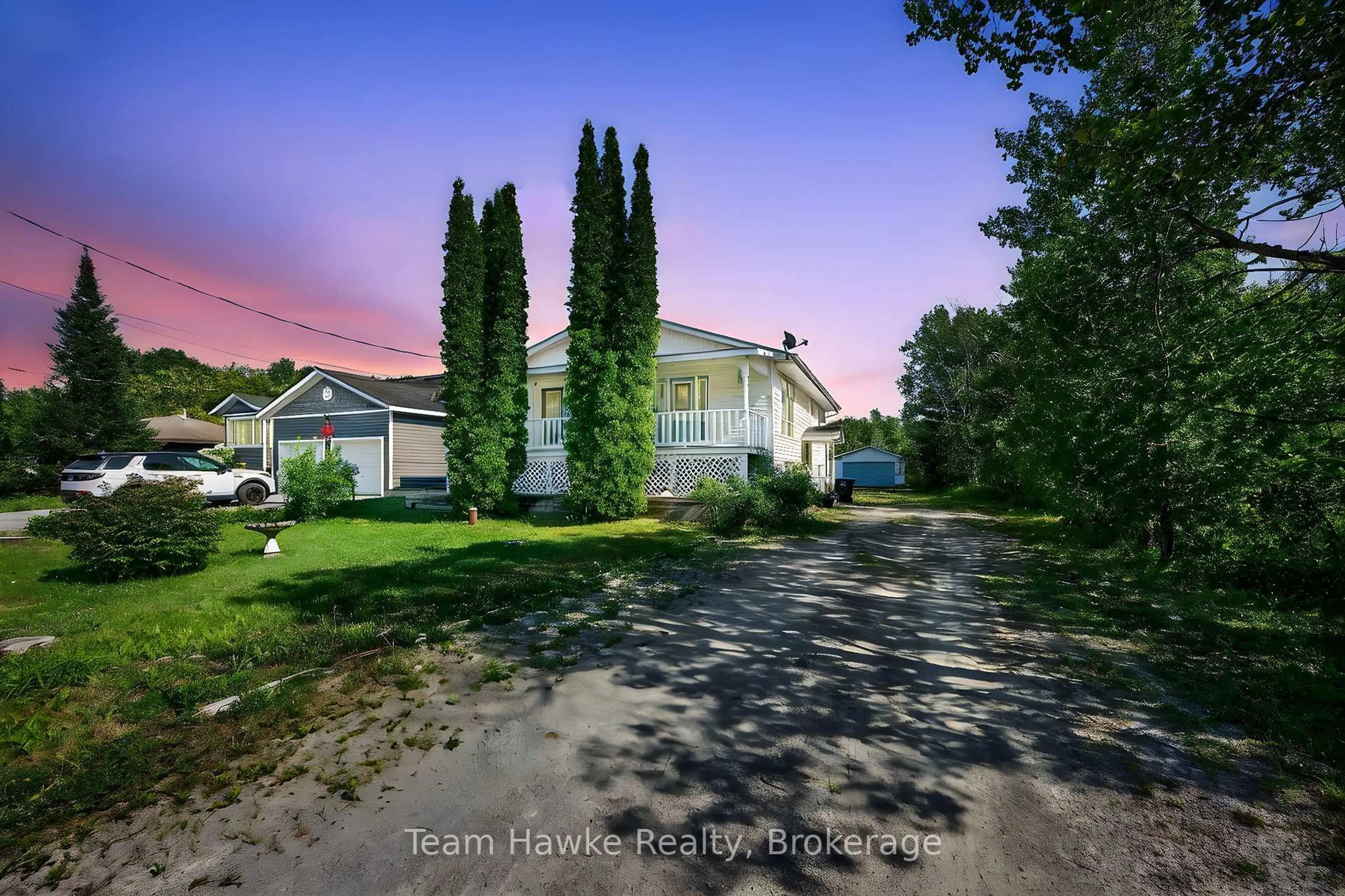 A pic from outside/outdoor area/front of a property/back of a property/a pic from drone, street for 203 Woodlands Ave, Tay Ontario L0K 1R0